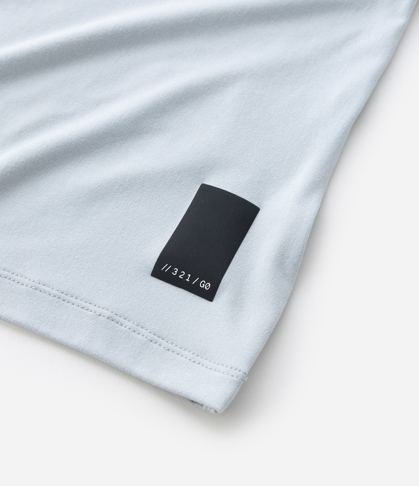 Camiseta Regular Esportiva em Tecnologia Dry com Etiqueta na Barra Cinza 10