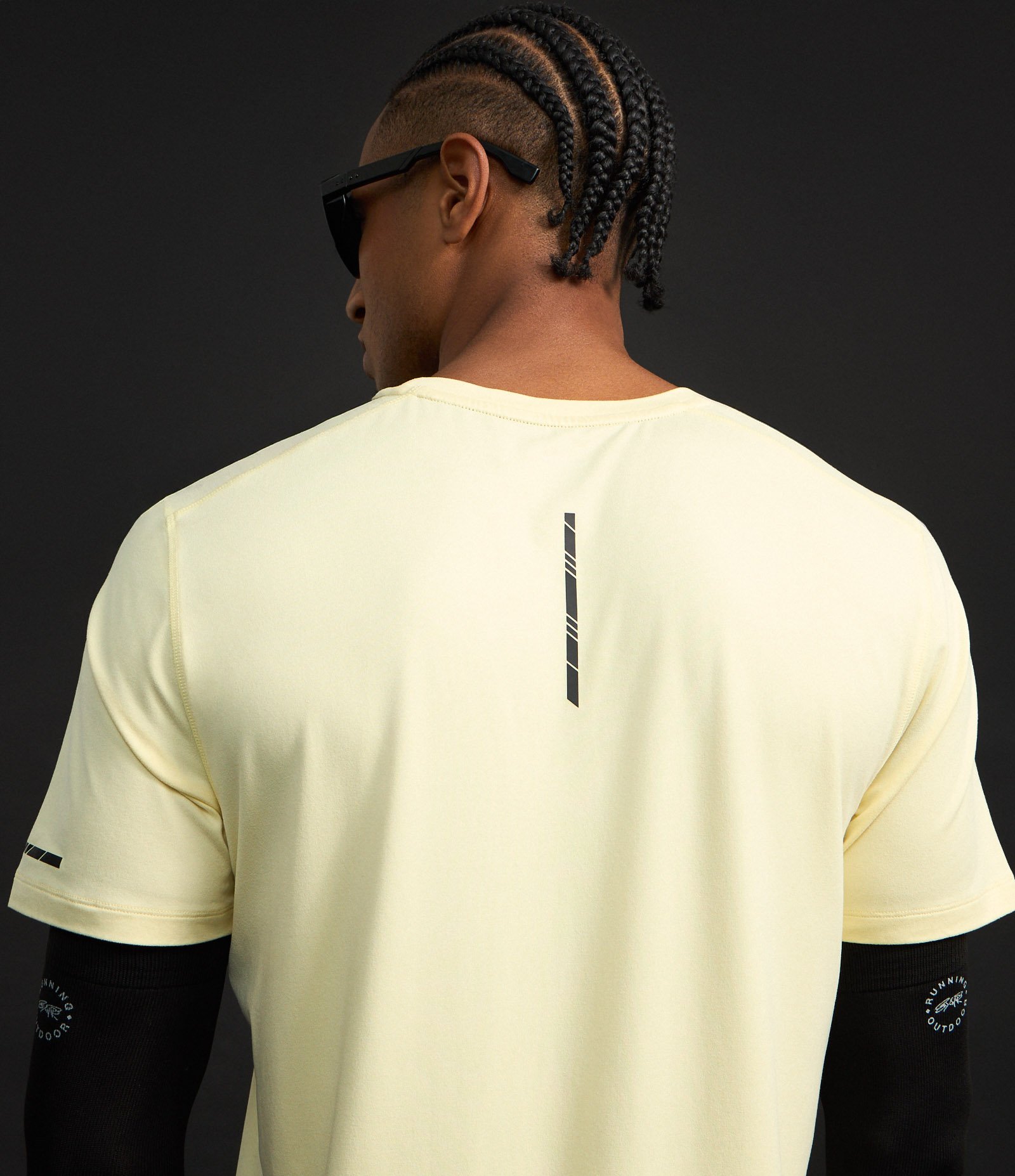 Camiseta Regular Esportiva em Tecnologia Dry com Etiqueta na Barra Amarelo 3