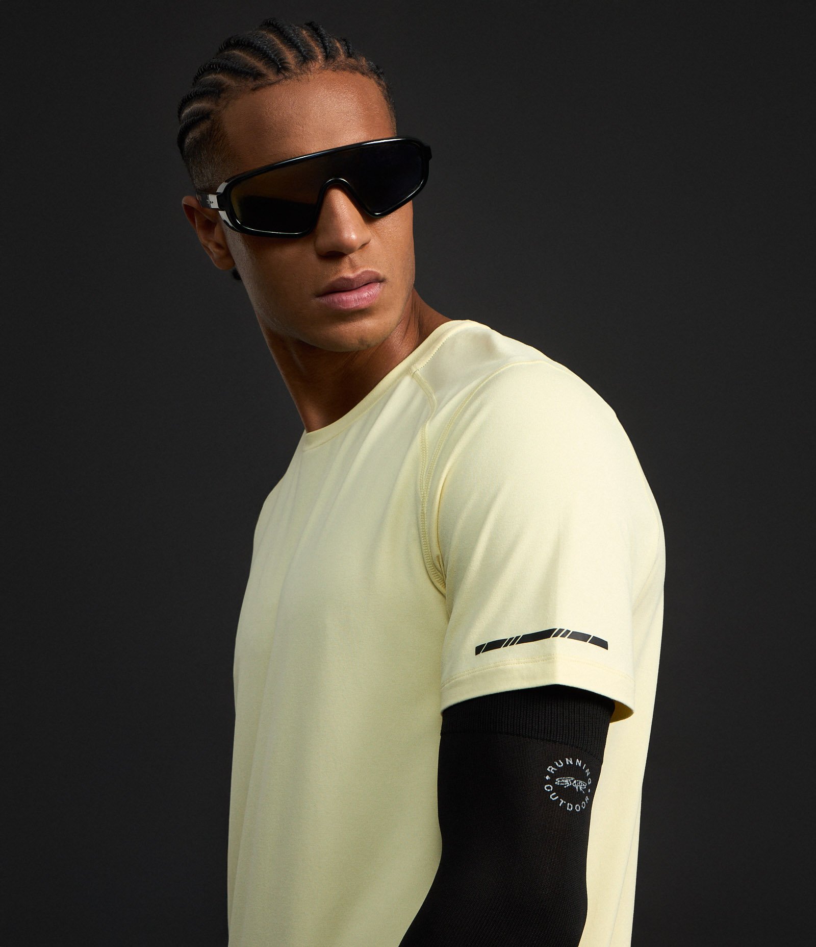 Camiseta Regular Esportiva em Tecnologia Dry com Etiqueta na Barra Amarelo 5