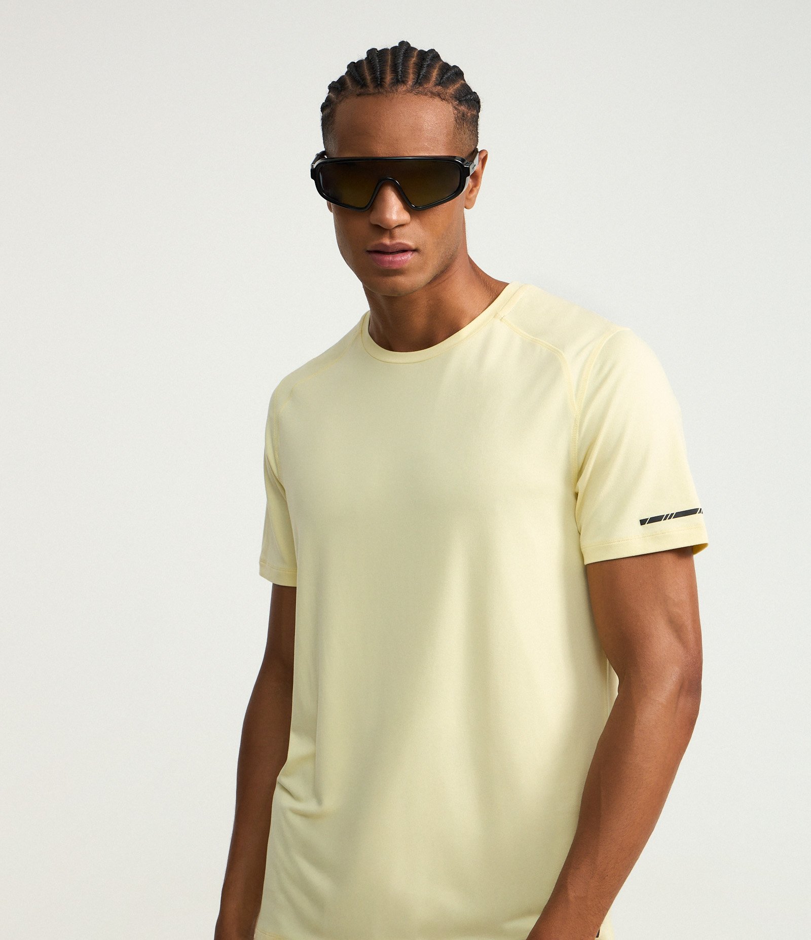 Camiseta Regular Esportiva em Tecnologia Dry com Etiqueta na Barra Amarelo 6
