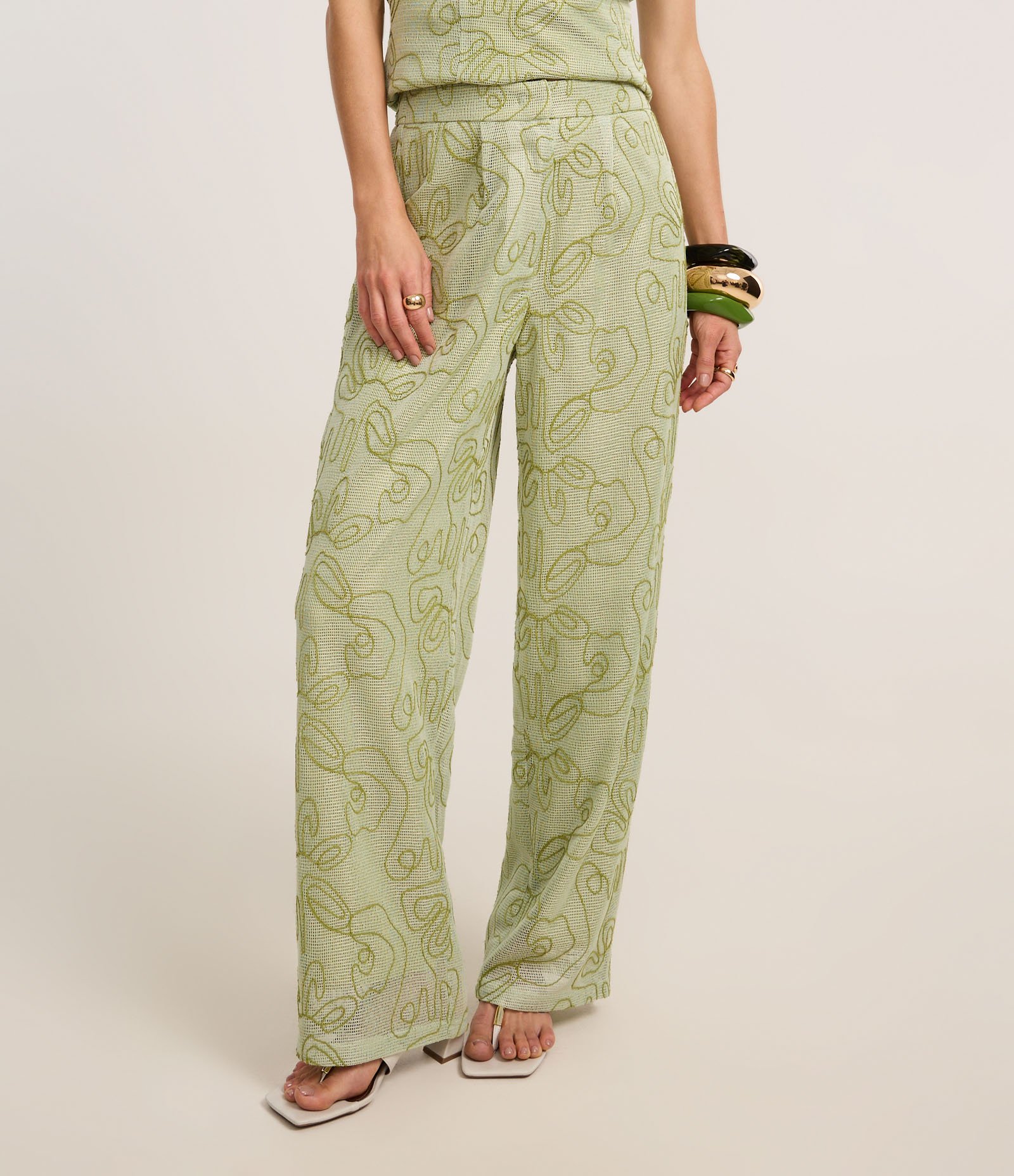 Calça Reta Alfaiatada Cintura Alta com Bordado Bastrado Verde 3