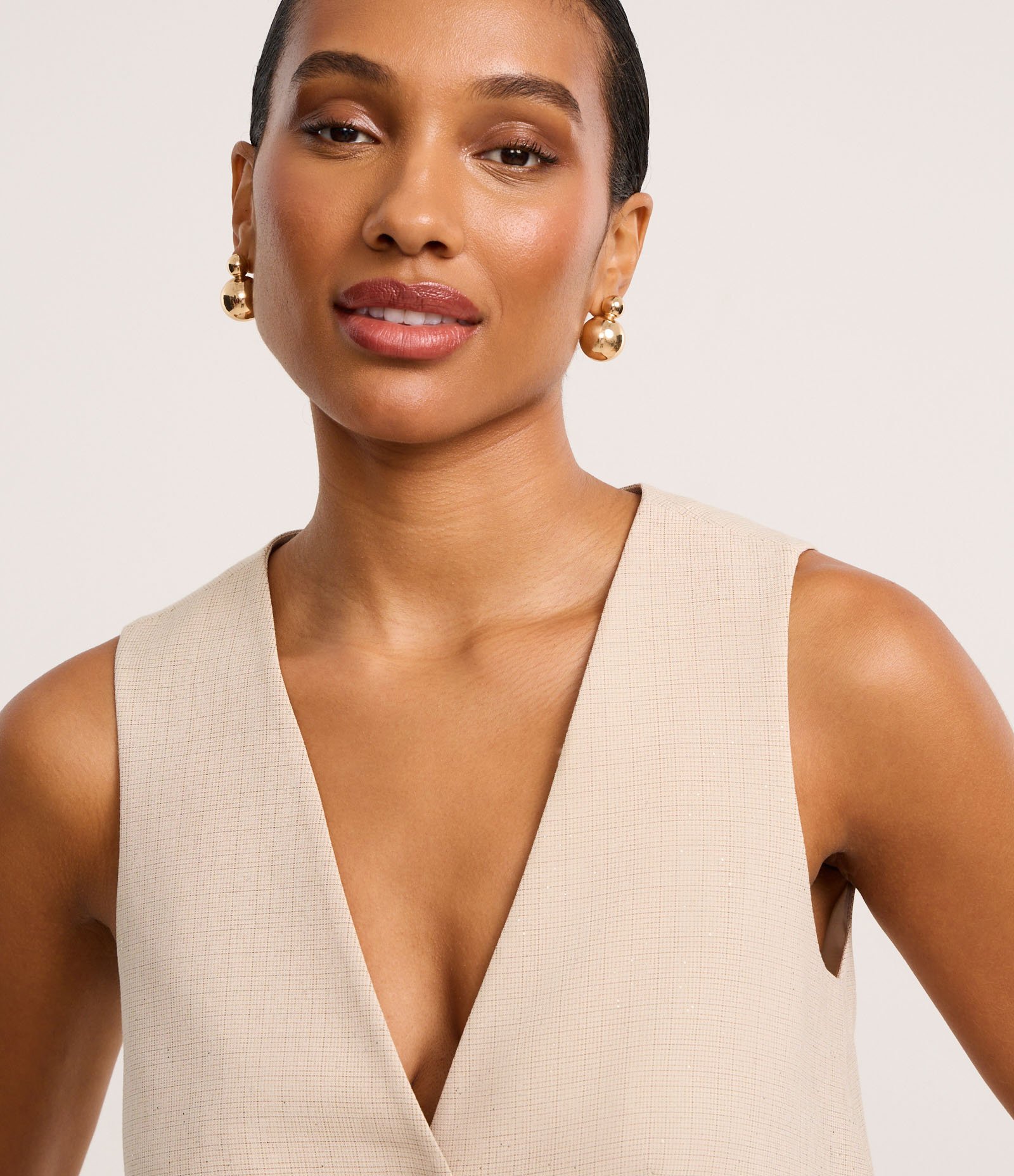 Colete Alfaiatado com Botão Diferenciado e Brilhos Bege 3