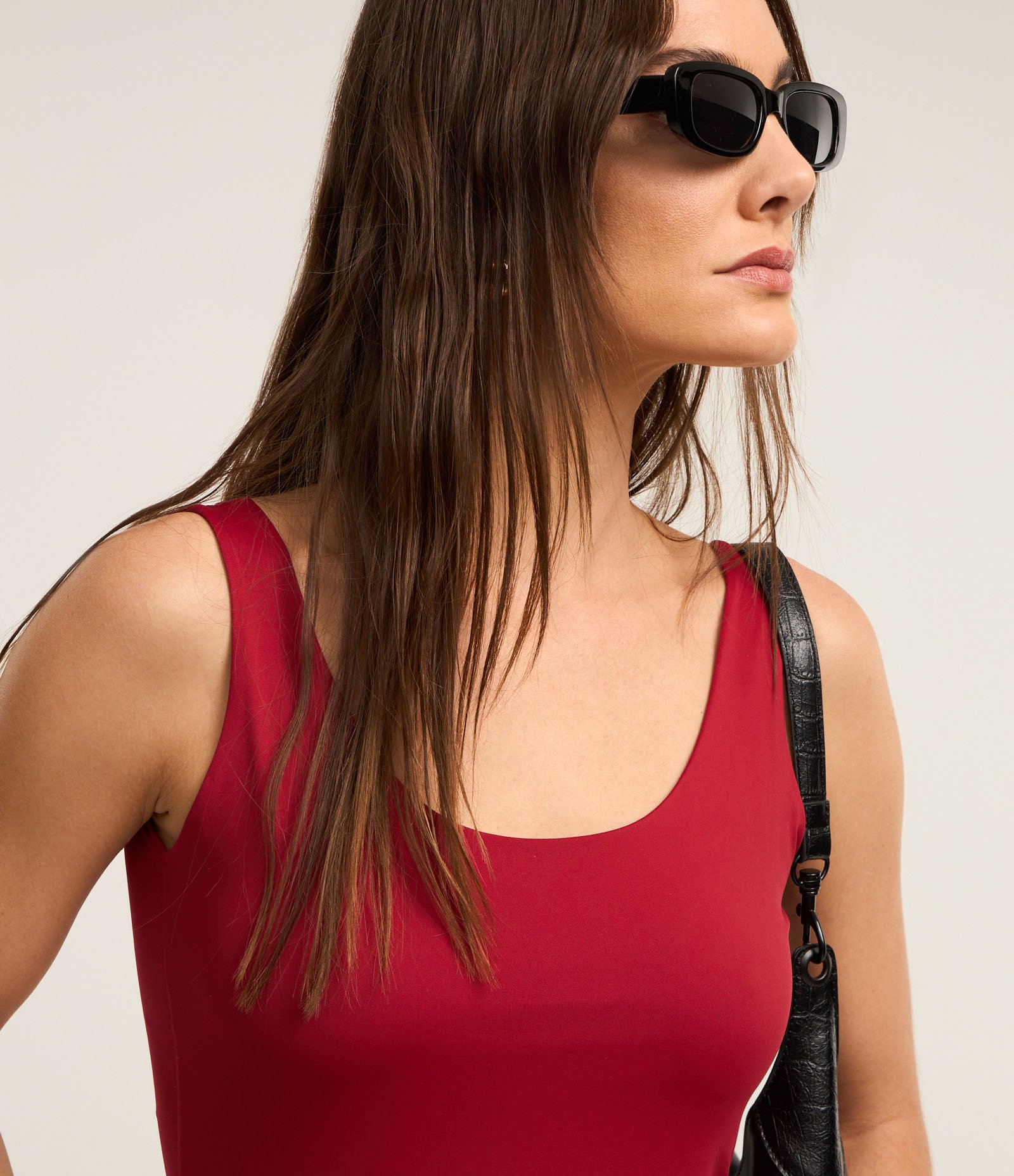 Blusa em Poliamida com Decote U e Alça Larga Vermelho Vivo 3