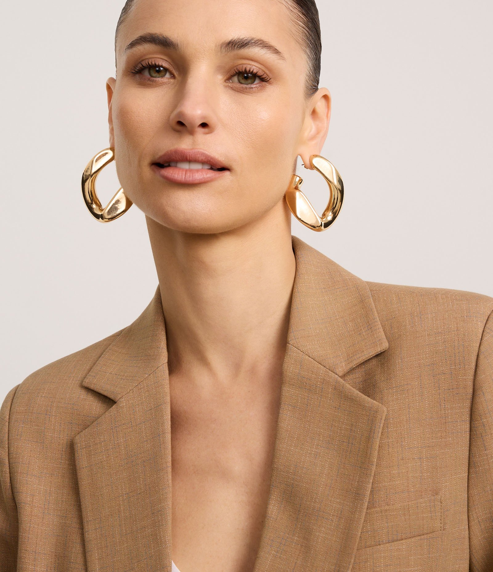 Blazer Comfort Alfaiatado com Lapelas e Linhas Pontilhadas Bege Escuro 5