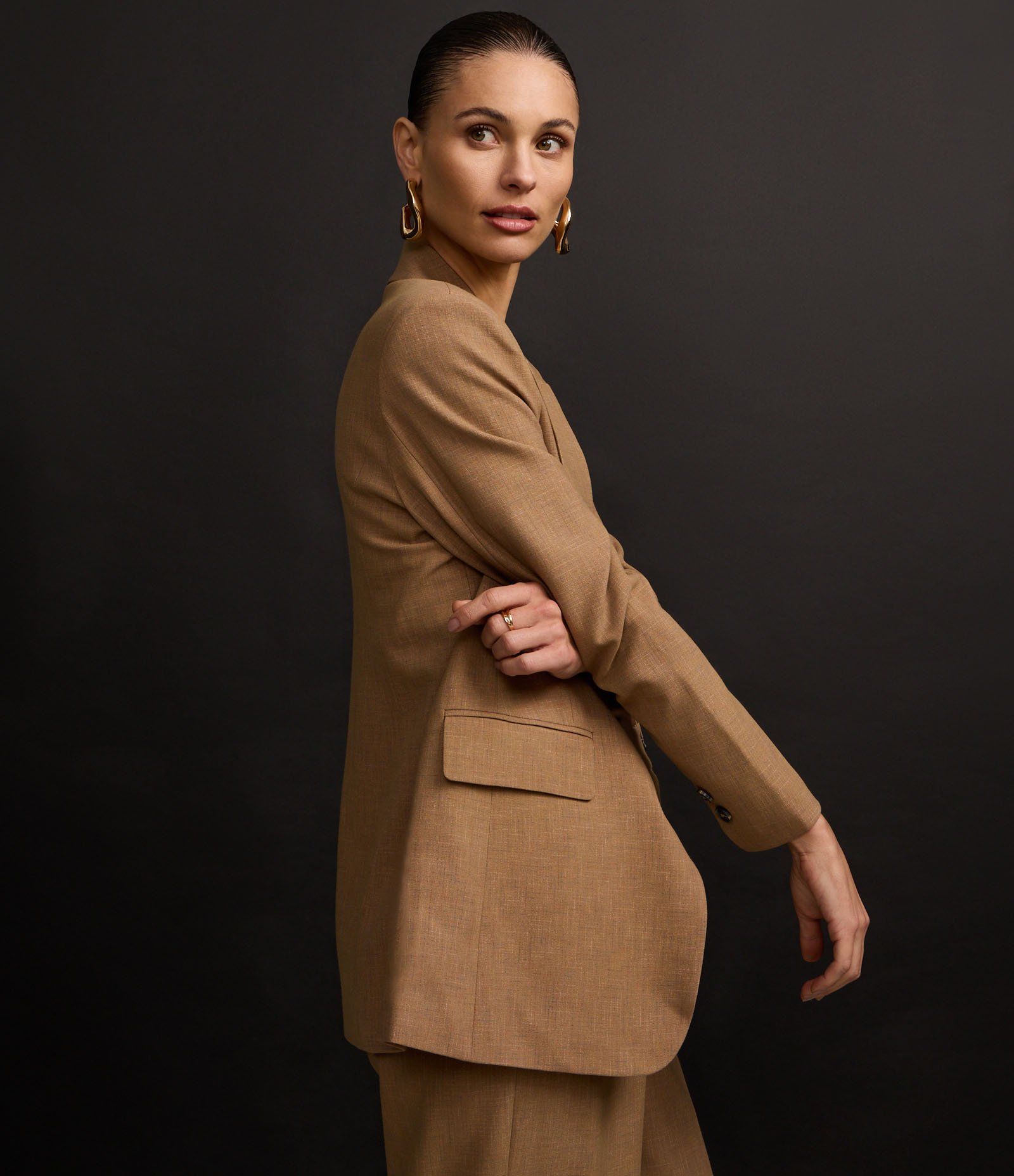 Blazer Comfort Alfaiatado com Lapelas e Linhas Pontilhadas Bege Escuro 6