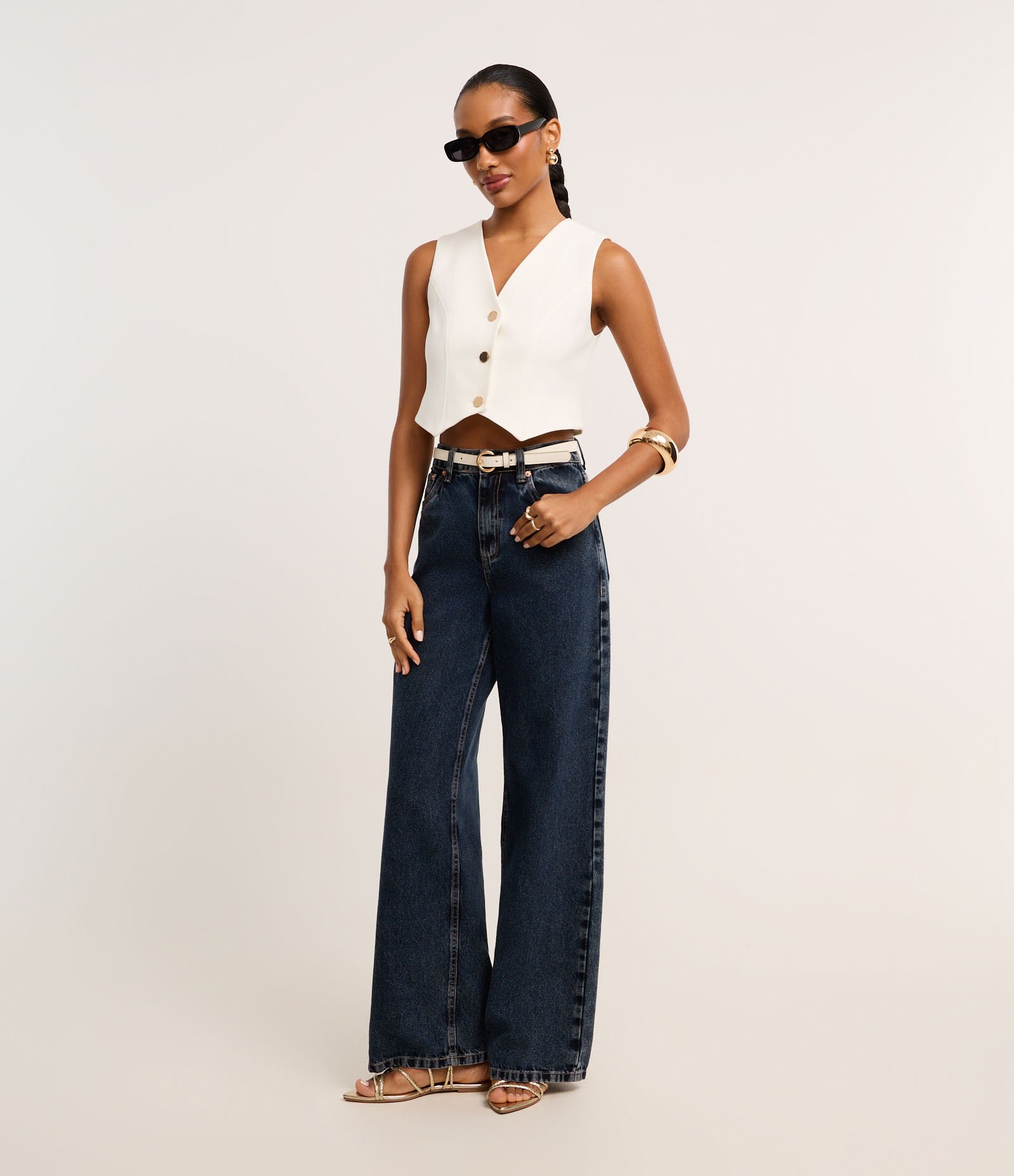 Colete em Crepe com Abotoamento e Decote V Branco 3