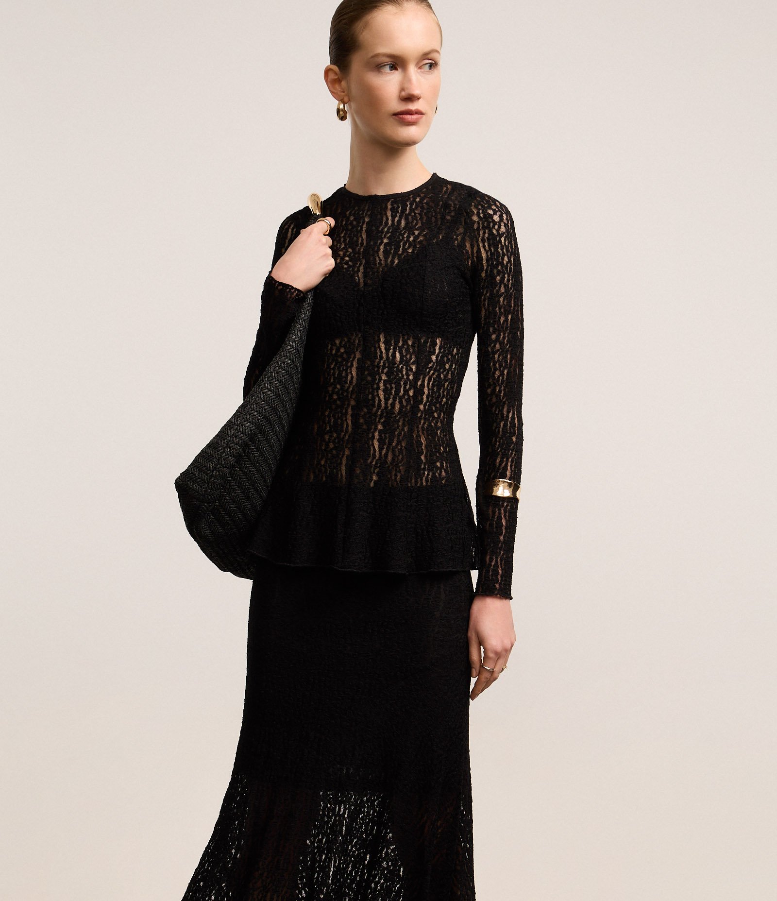 Saia New Midi em Renda com Barra Assimétrica Preto 5