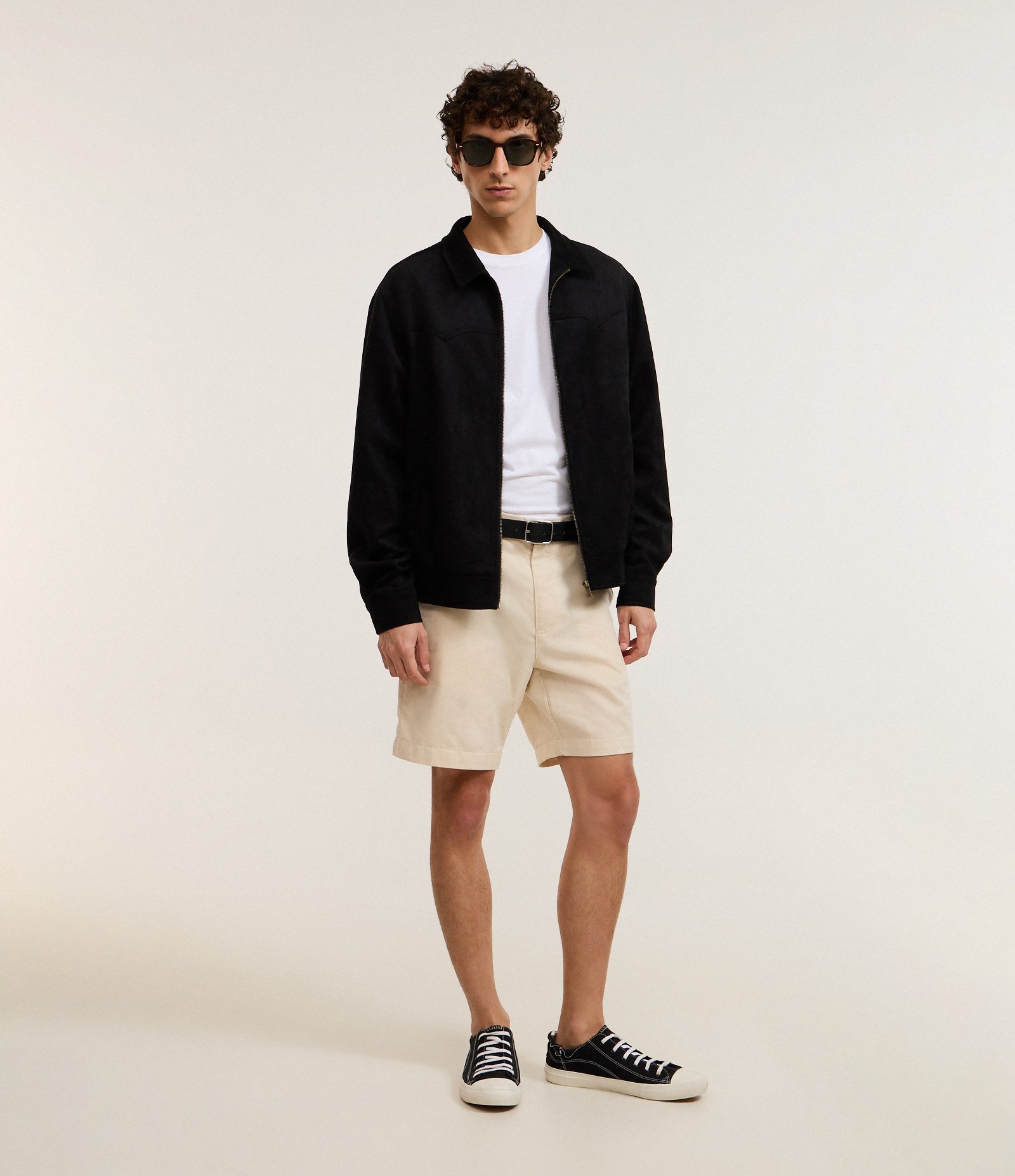 Jaqueta com Detalhes em Recorte e Barra com Elástico Preto 2