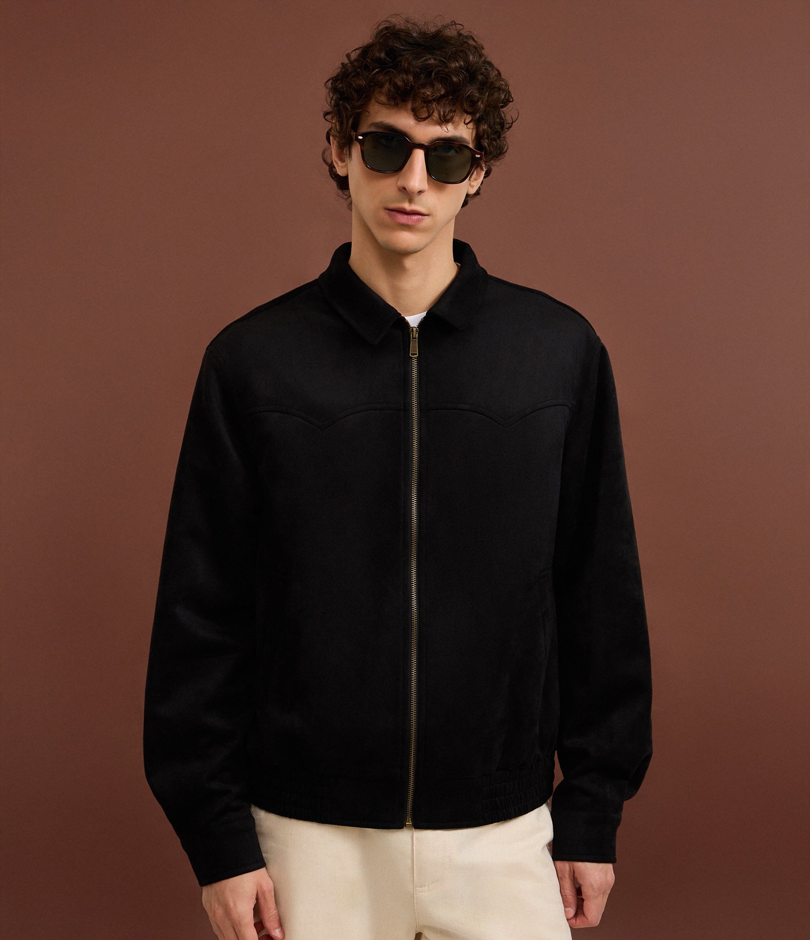 Jaqueta com Detalhes em Recorte e Barra com Elástico Preto 4