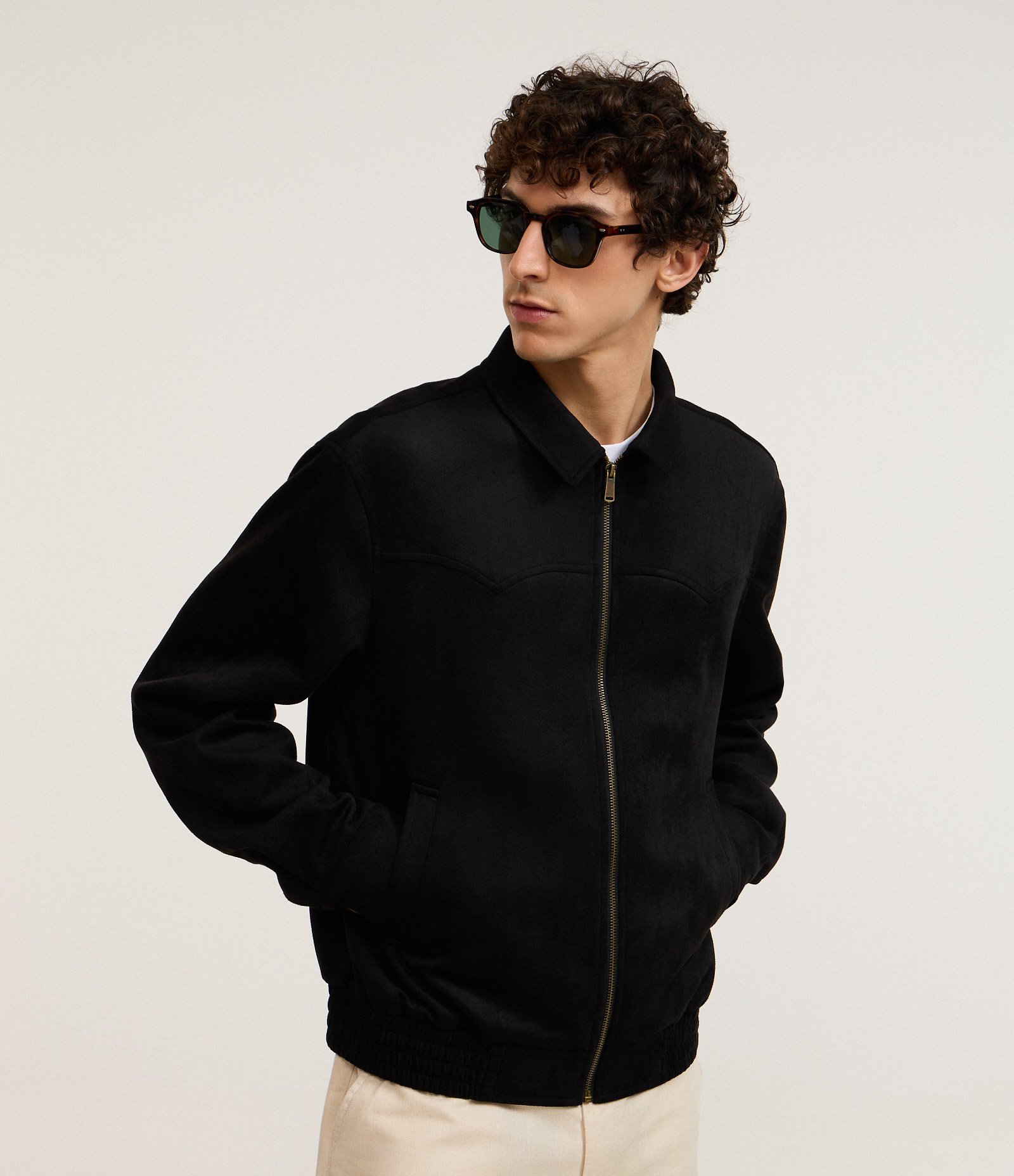 Jaqueta com Detalhes em Recorte e Barra com Elástico Preto 6