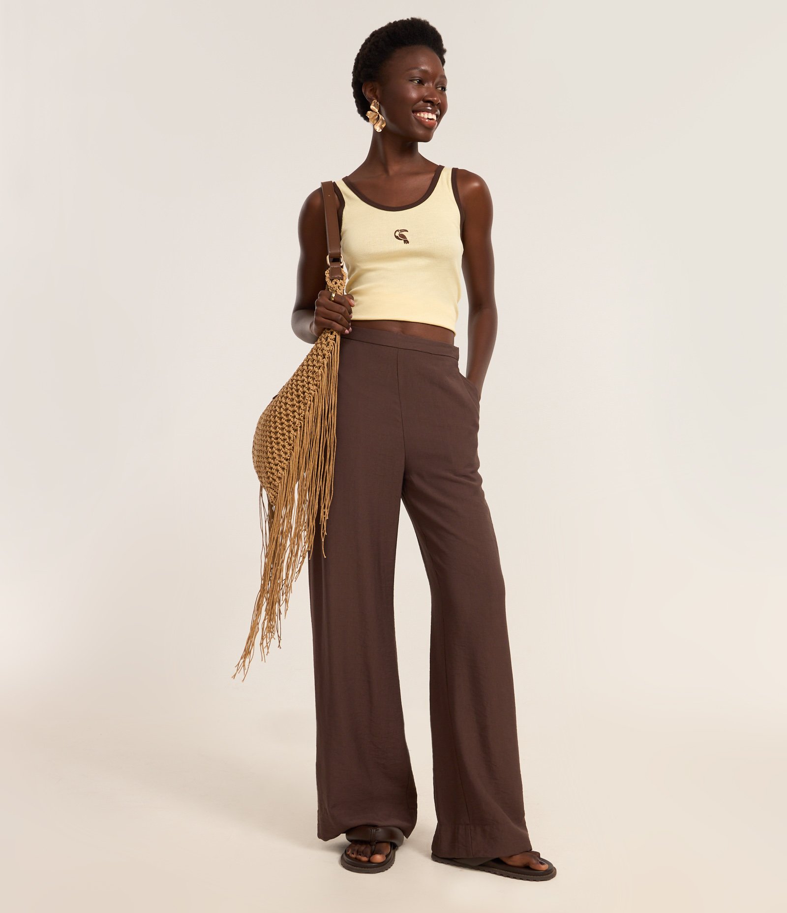 Calça Wide Leg Alfaiatada com Cintura Alta e Zíper Lateral Marrom 1