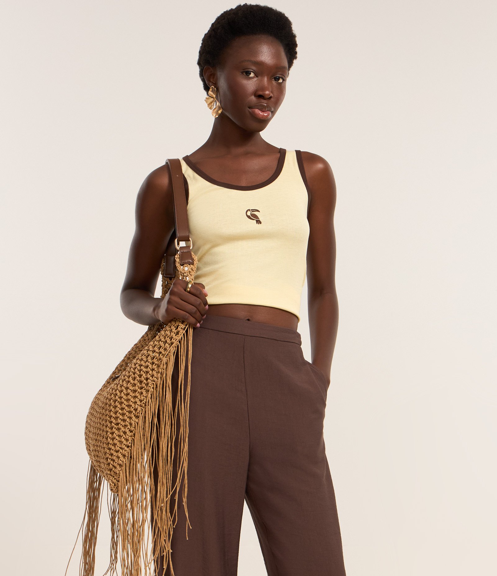 Calça Wide Leg Alfaiatada com Cintura Alta e Zíper Lateral Marrom 2