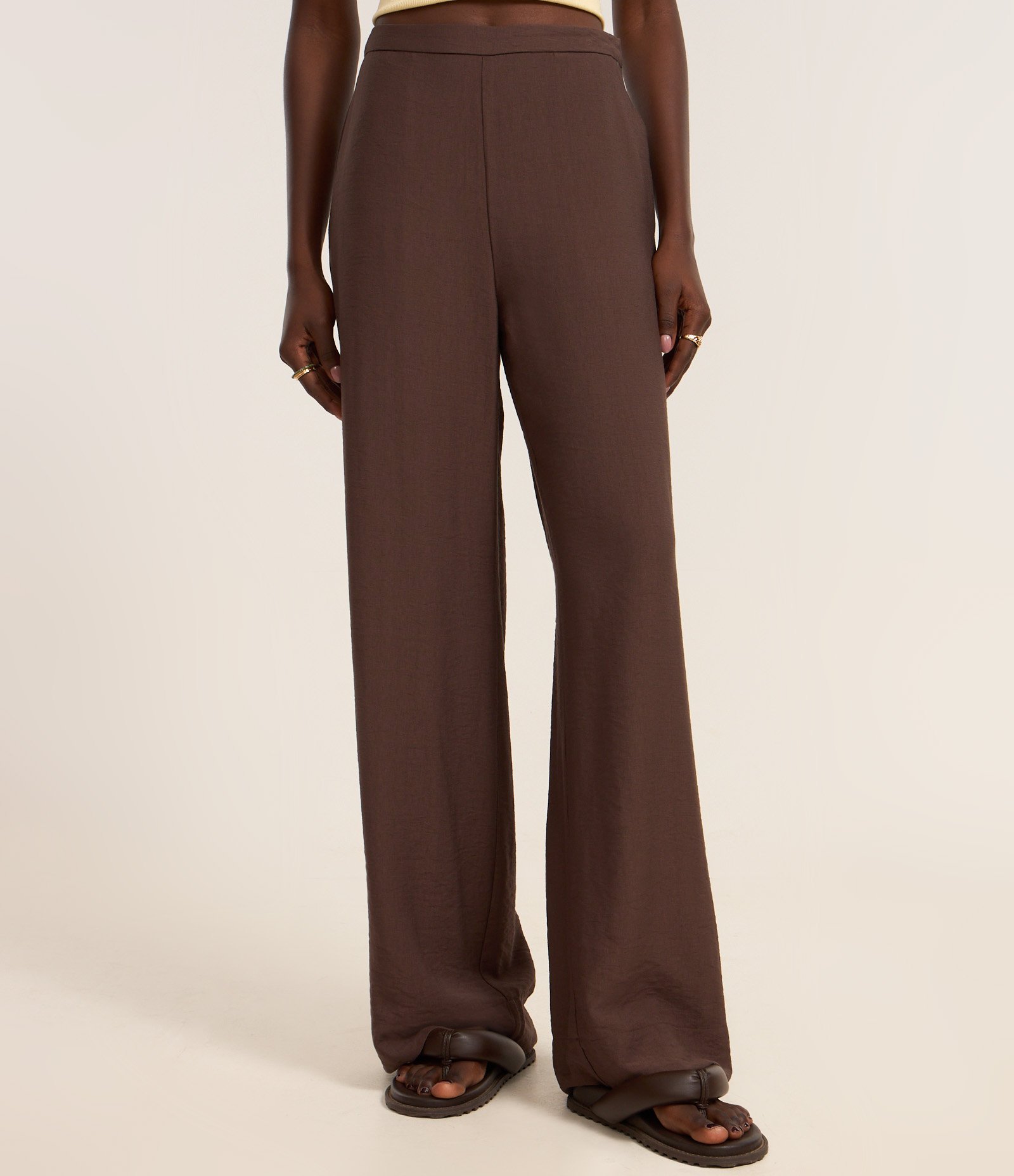 Calça Wide Leg Alfaiatada com Cintura Alta e Zíper Lateral Marrom 3