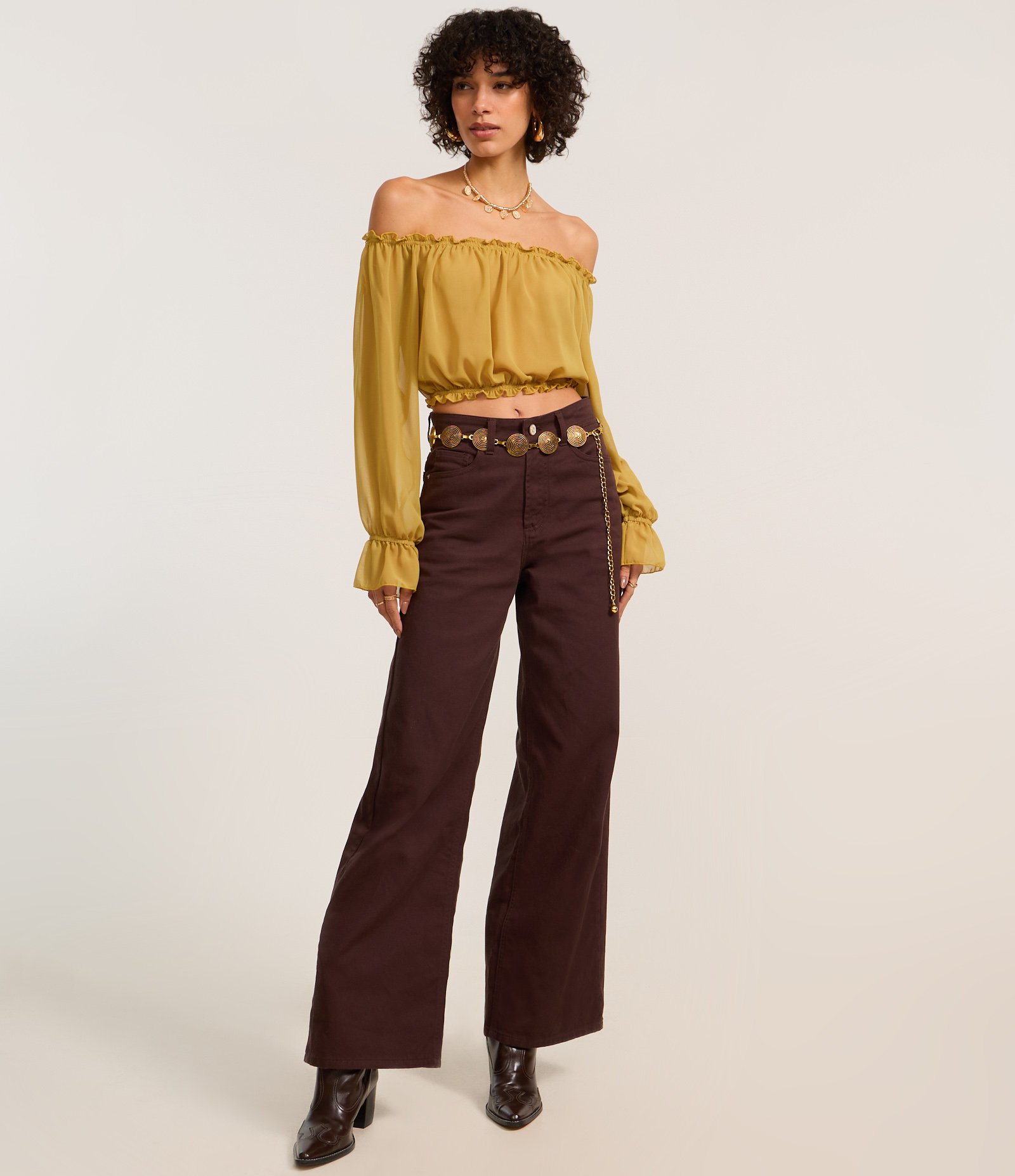 Blusa Cropped em Chiffon com Decote Ombro a Ombro Amarelo 2