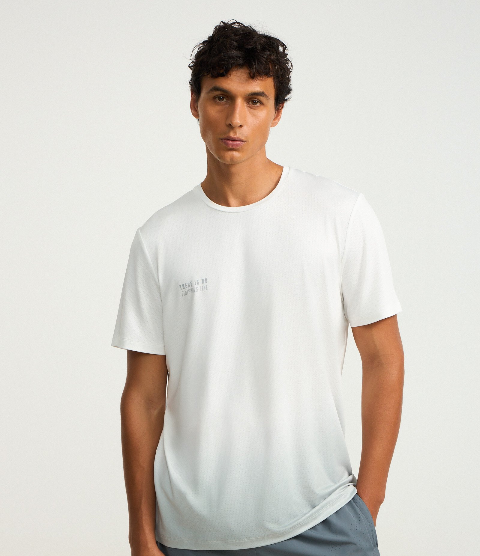 Camiseta Esportiva em Tecnologia Dry Degrade Branco 1