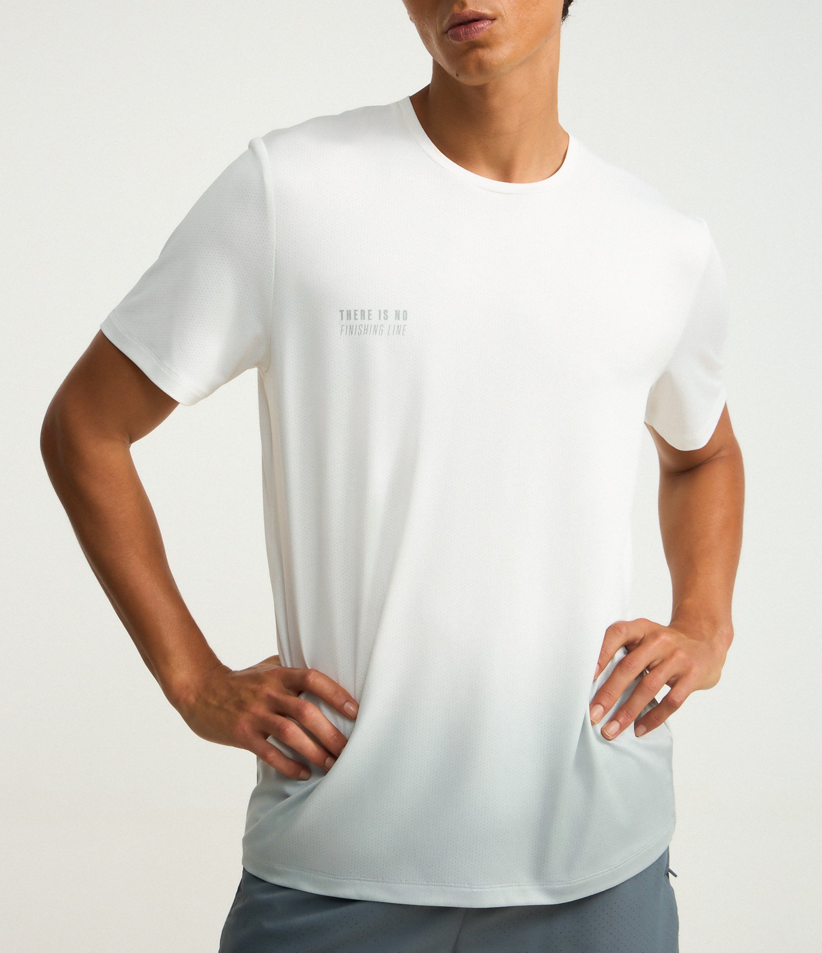 Camiseta Esportiva em Tecnologia Dry Degrade Branco 4