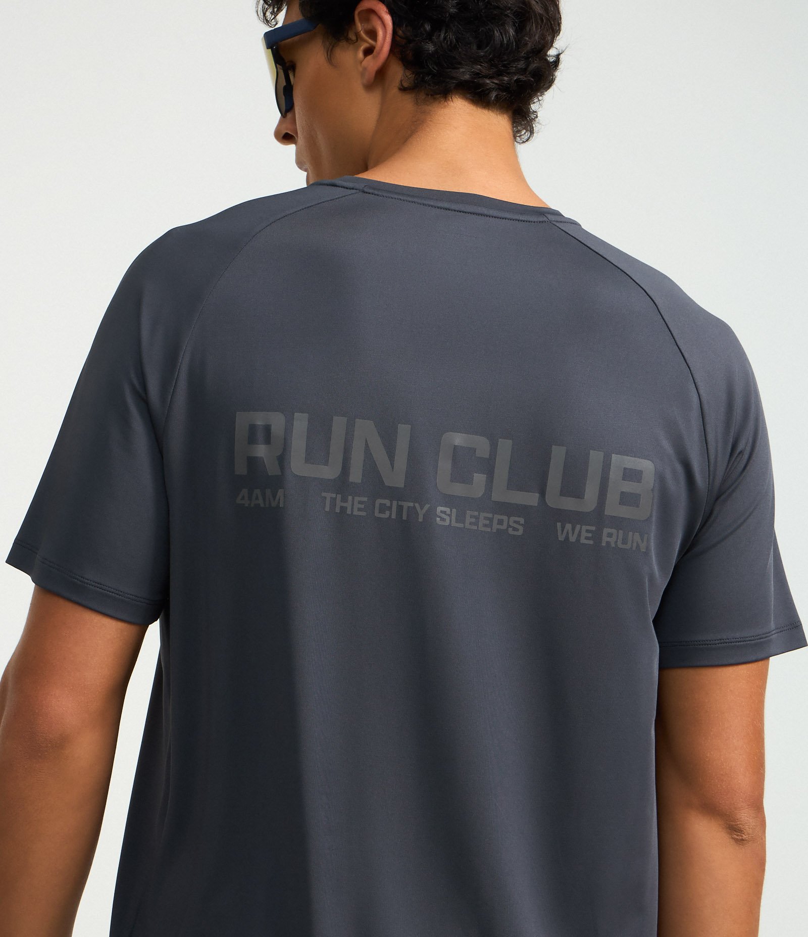 Camiseta Esportiva Regular com Tecnologia Dry e Lettering Refletivo Cinza 3