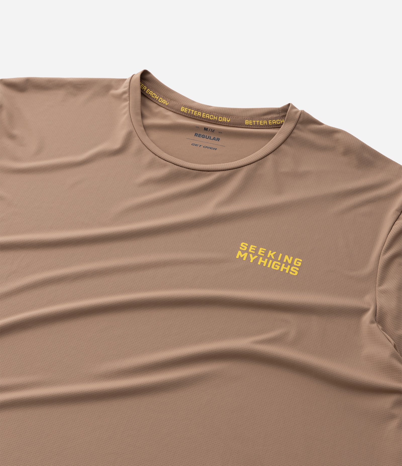 Camiseta Regular com Tecnologia Dry e Estampa Lettering Seeking My Highs Marrom 10