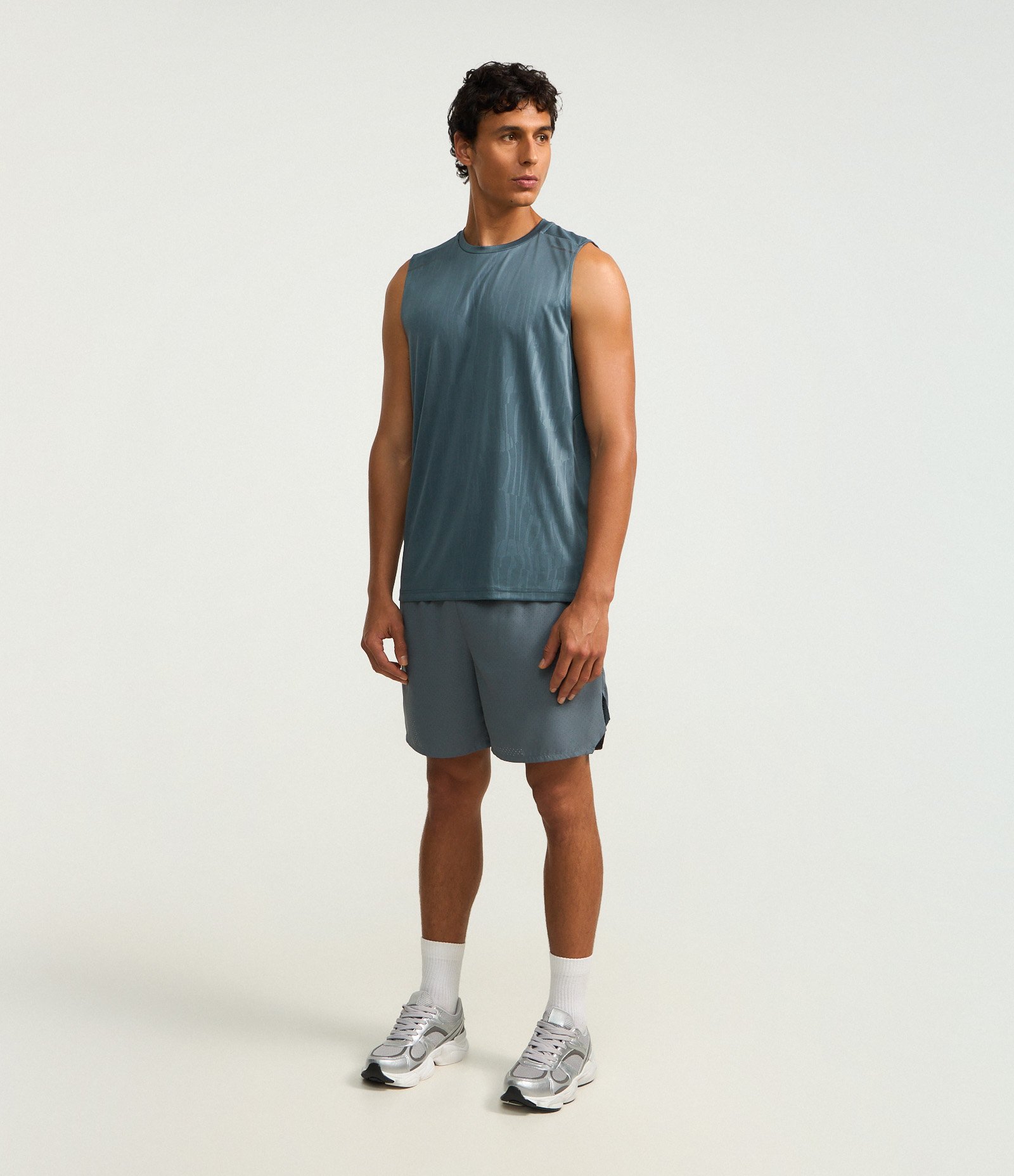 Regata Esportiva com Tecnologia Dry e Estampa Heat Print Cinza 4