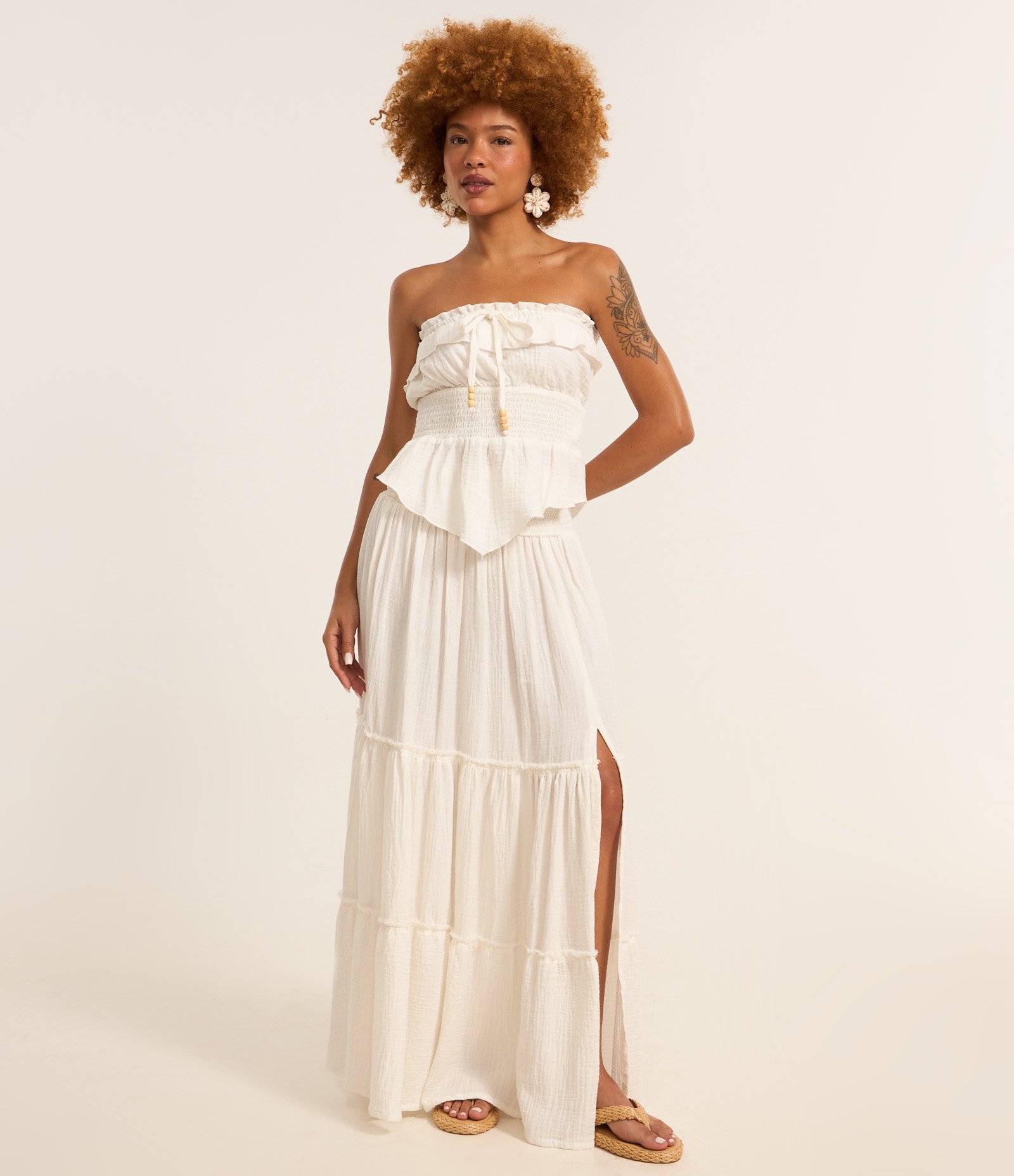 Blusa Tomara que Caia em Crepe com Textura Crinkle com Lastex na Cintura e Babados Branco 2