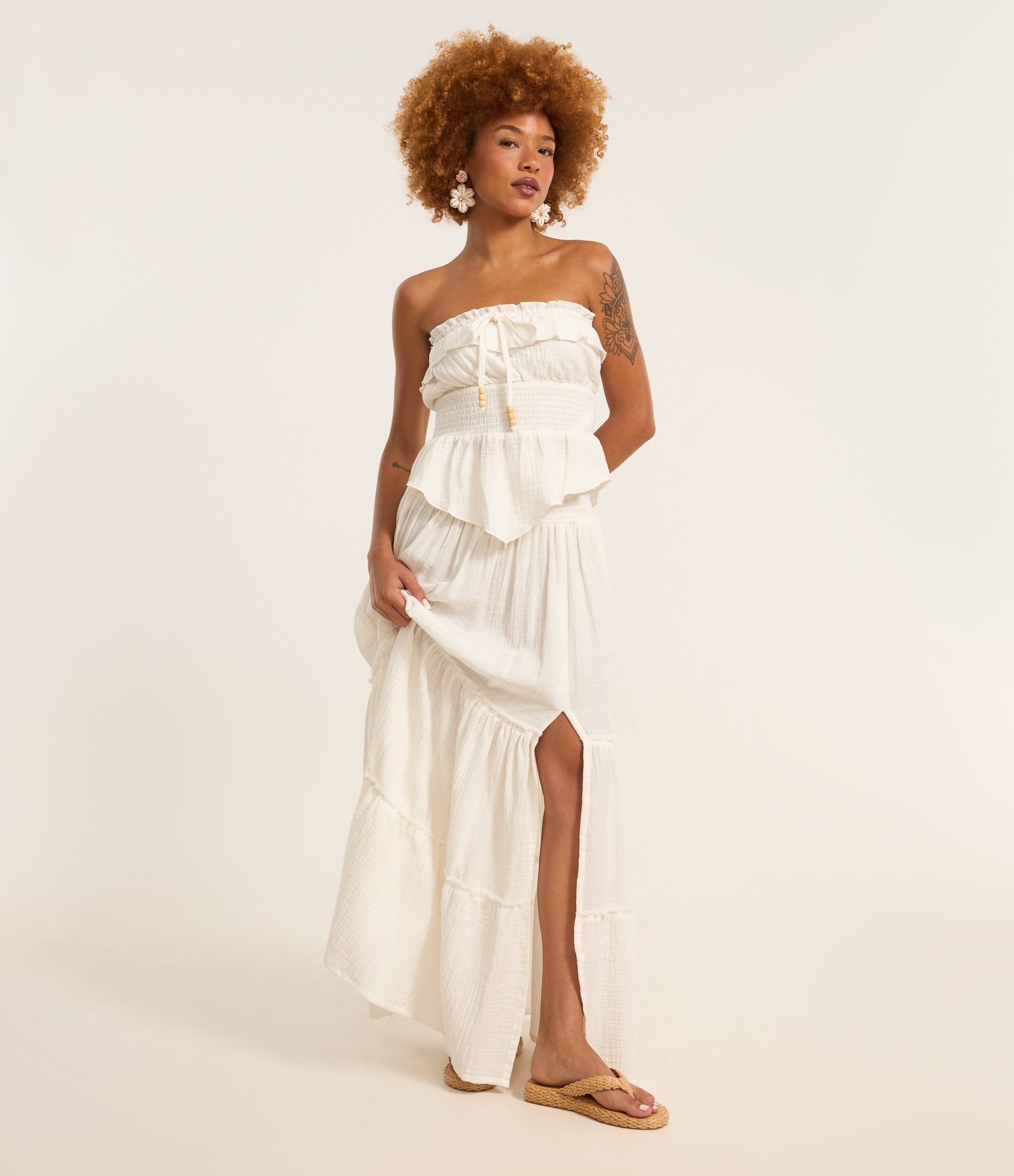 Saia Evasê Texturizada em Crepe com Babados nos Recortes Branco 1