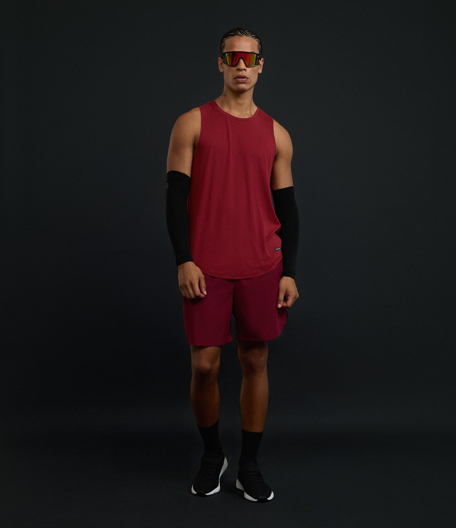 Regata Regular Esportiva com Etiqueta na Barra e Detalhe Contrastante Vermelho 2