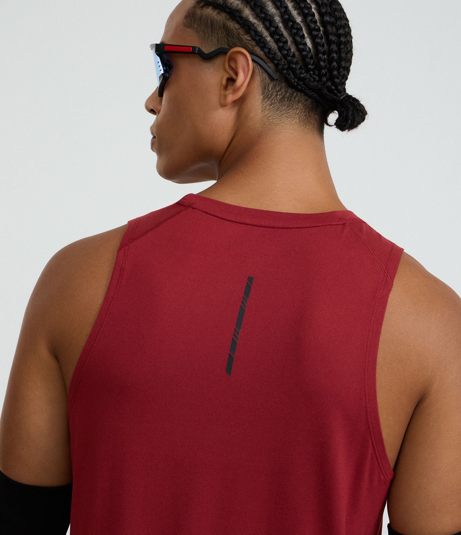 Regata Regular Esportiva com Etiqueta na Barra e Detalhe Contrastante Vermelho 3