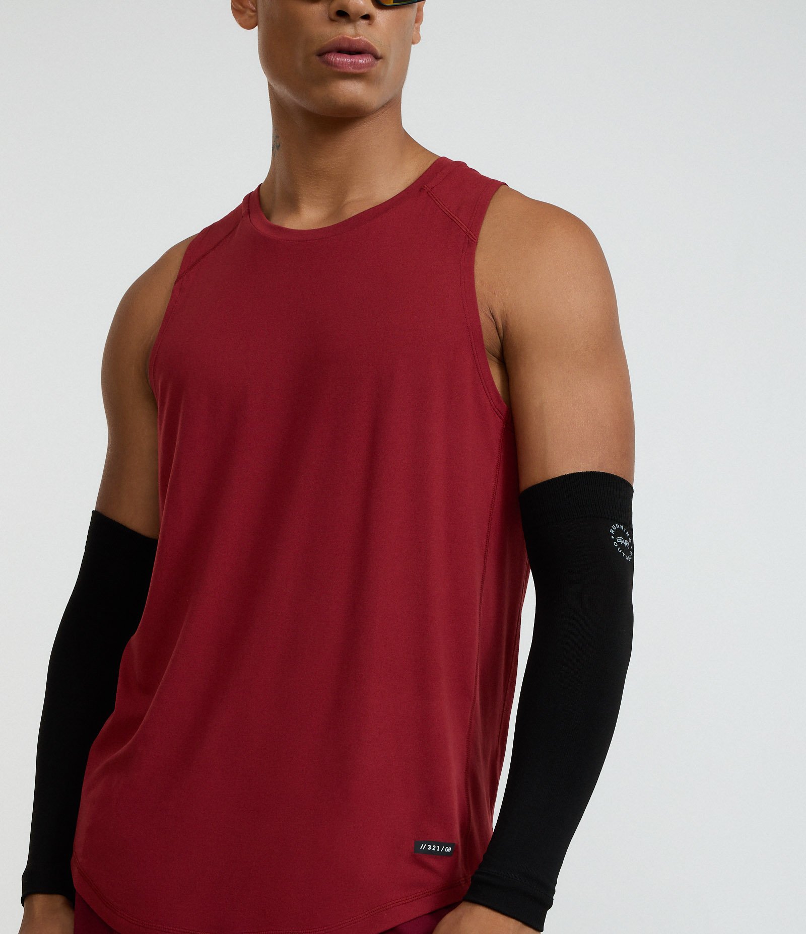 Regata Regular Esportiva com Etiqueta na Barra e Detalhe Contrastante Vermelho 4