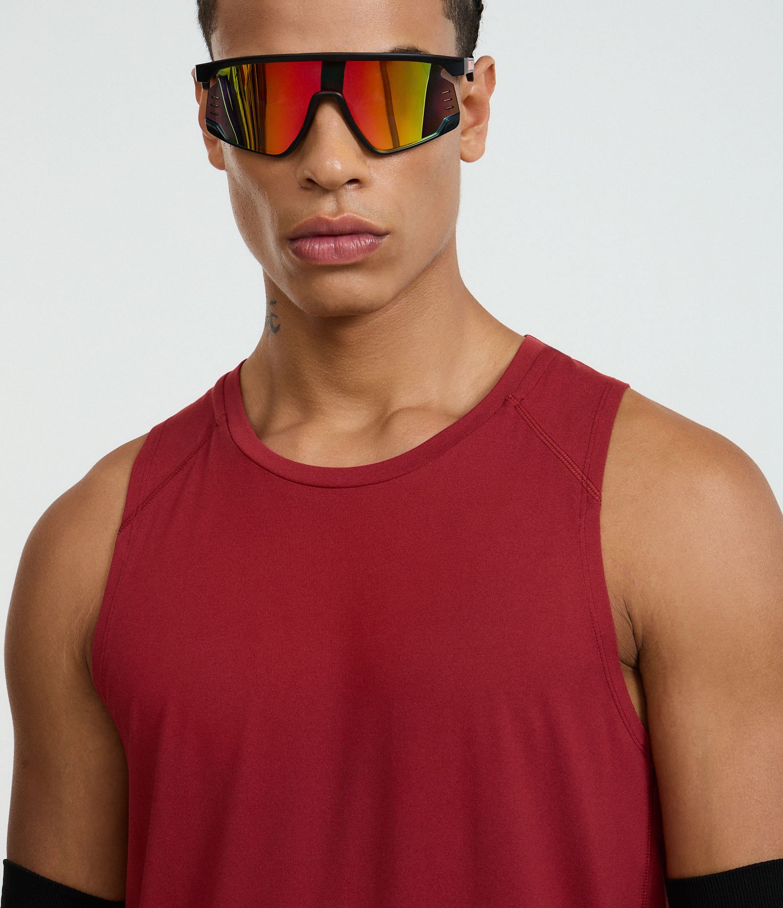 Regata Regular Esportiva com Etiqueta na Barra e Detalhe Contrastante Vermelho 6