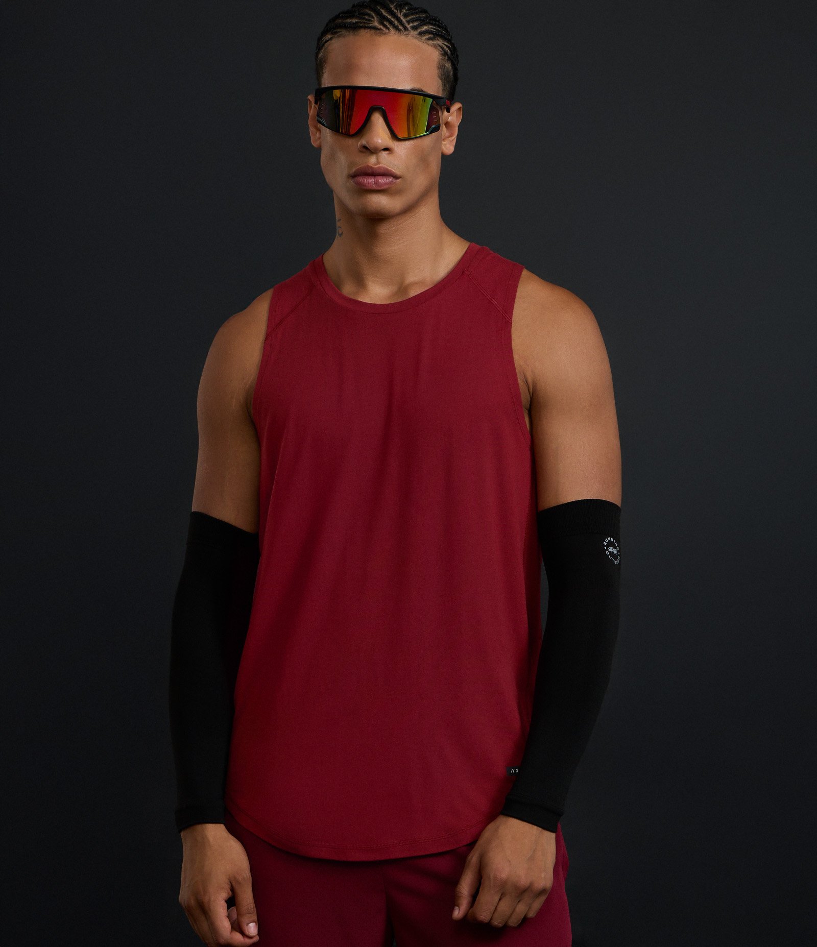 Regata Regular Esportiva com Etiqueta na Barra e Detalhe Contrastante Vermelho 7