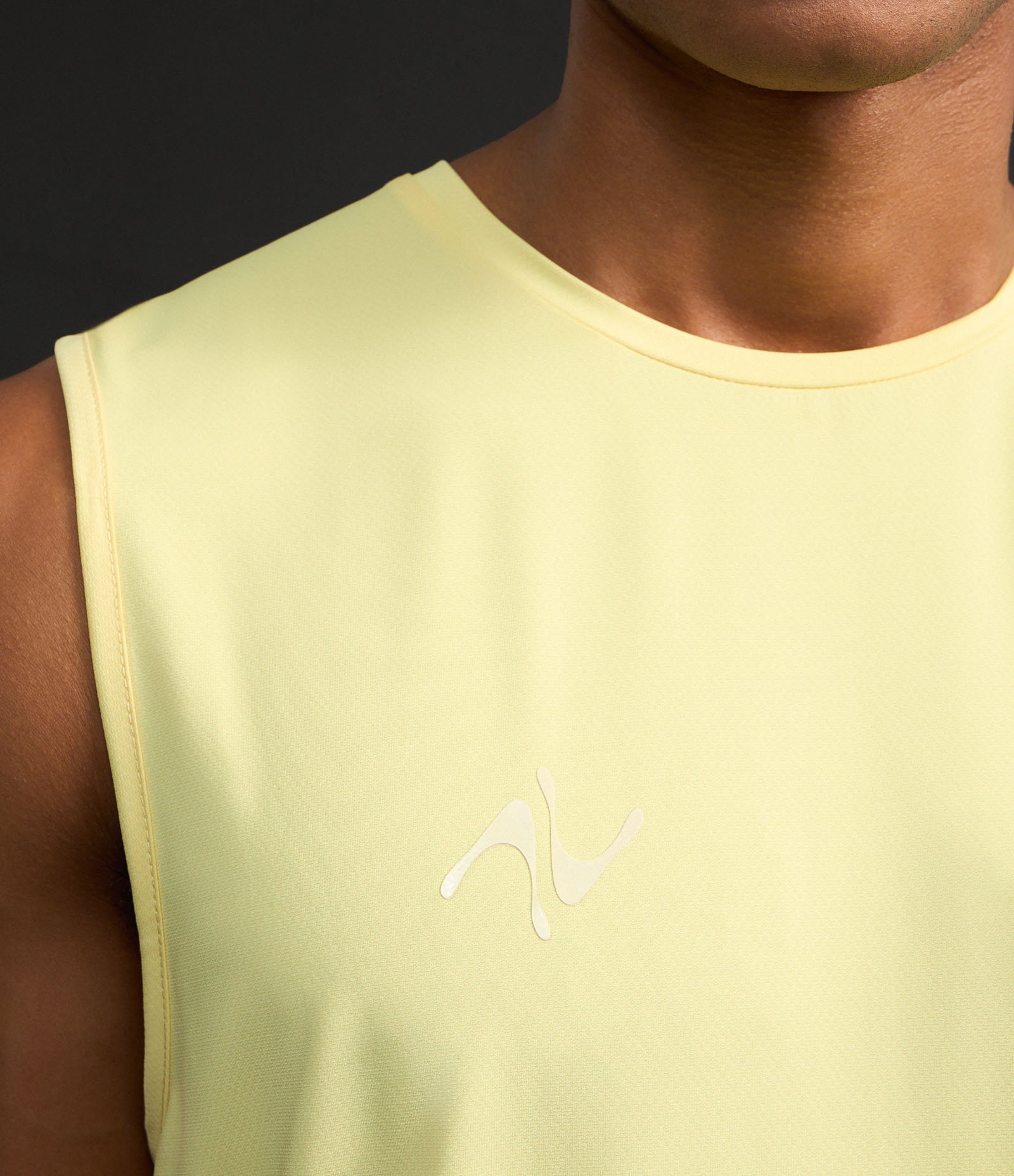 Regata Esportiva Regular em Tecnologia Dry Laser Cut com Estampa Localizada Amarelo 3