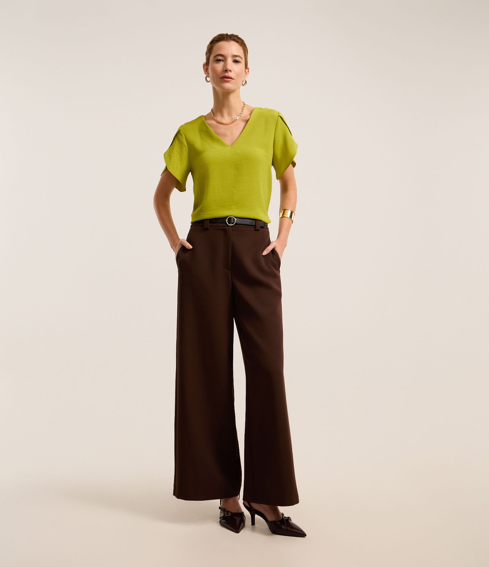 Blusa em Airflow com Manga Tulipa Transpassada Verde 2