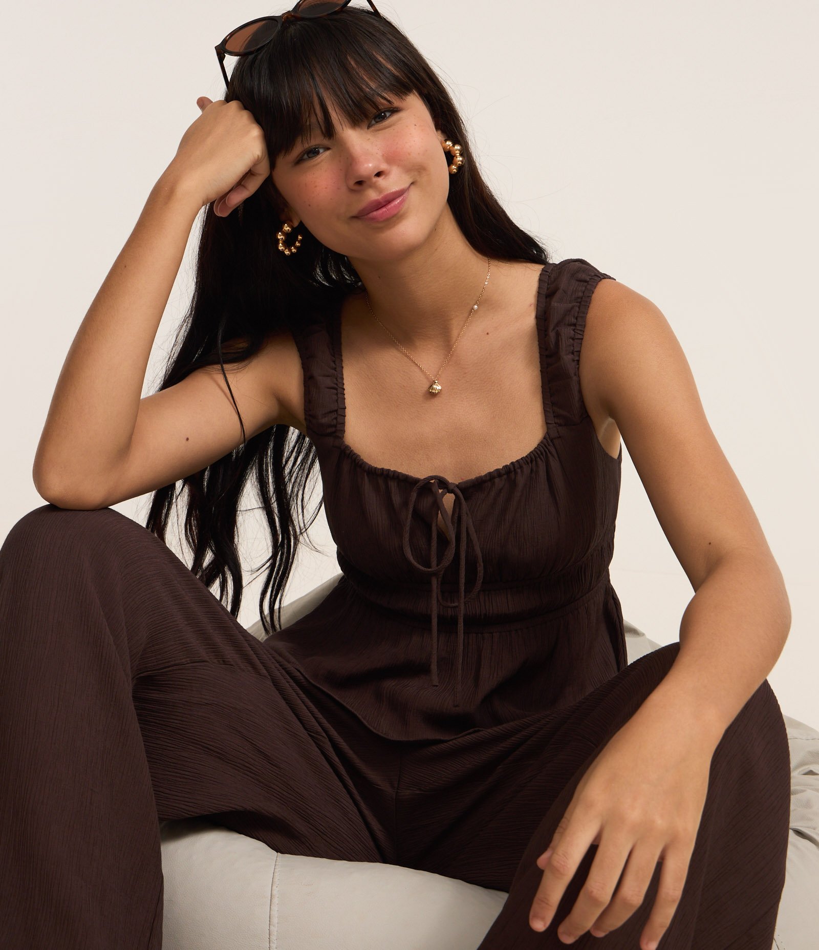 Blusa Texturizada com Amarração e Babado Marrom 1