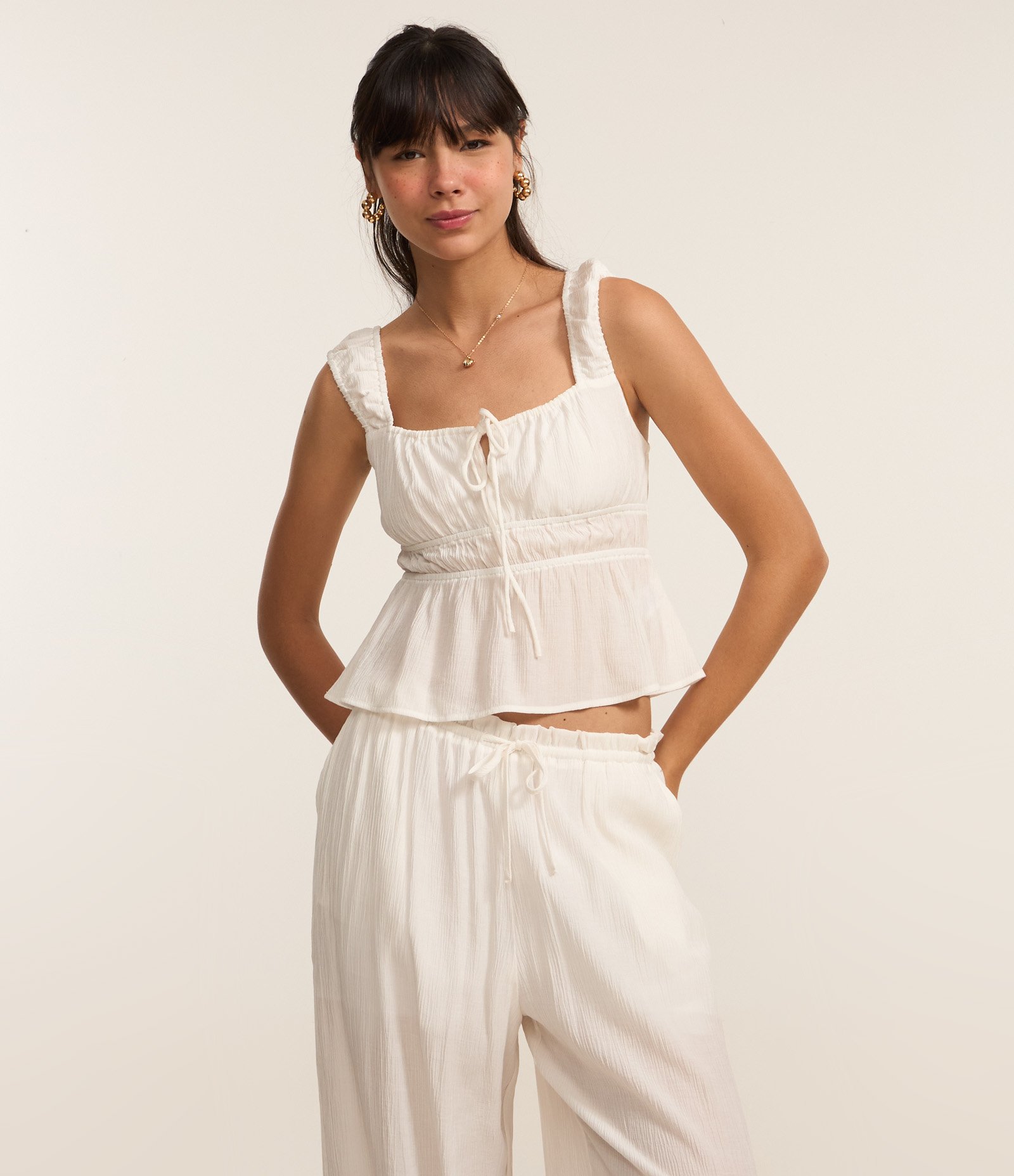 Calça Reta em Viscose Texturizada com Amarração na Cintura Branco 2