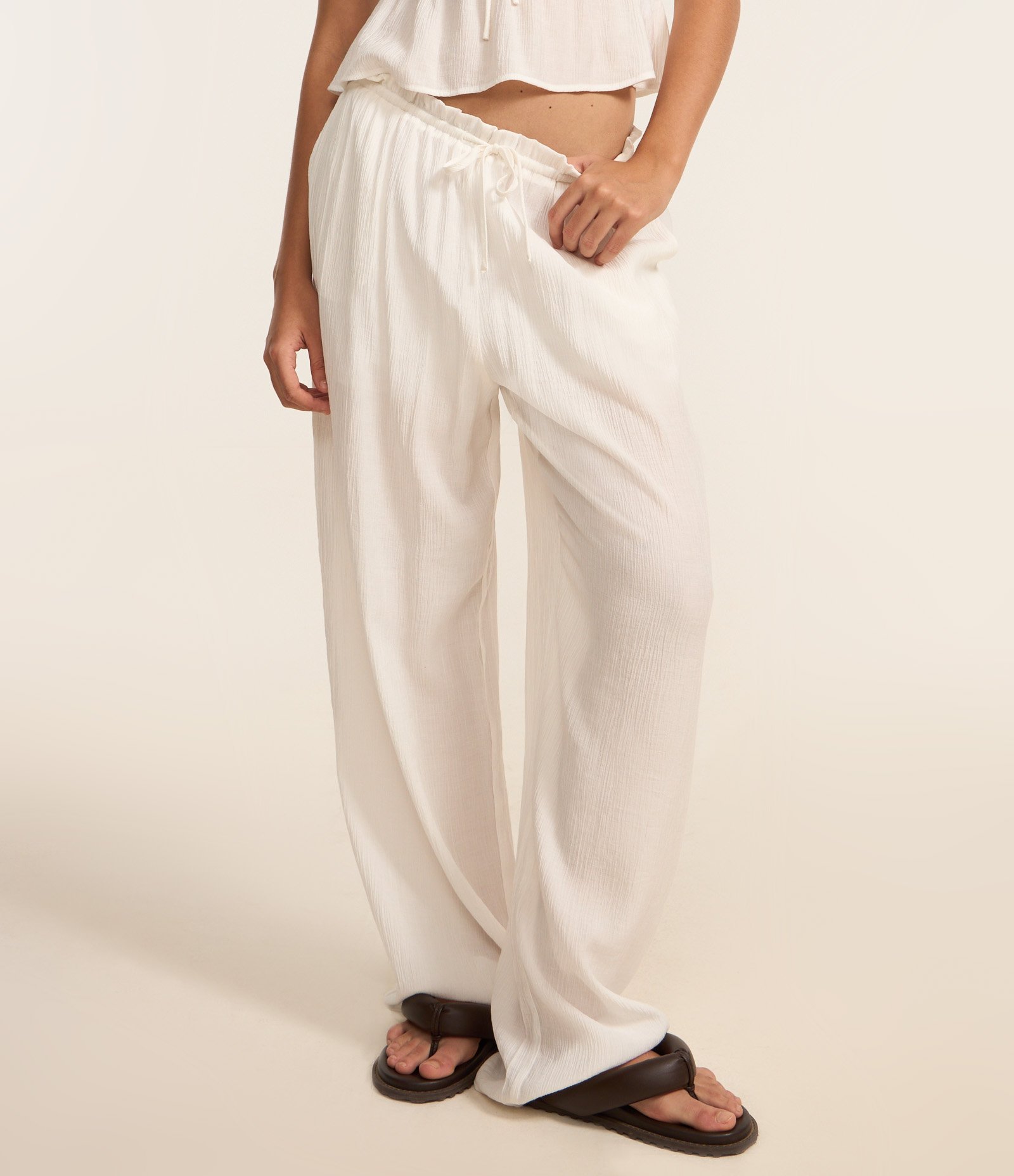 Calça Reta em Viscose Texturizada com Amarração na Cintura Branco 3