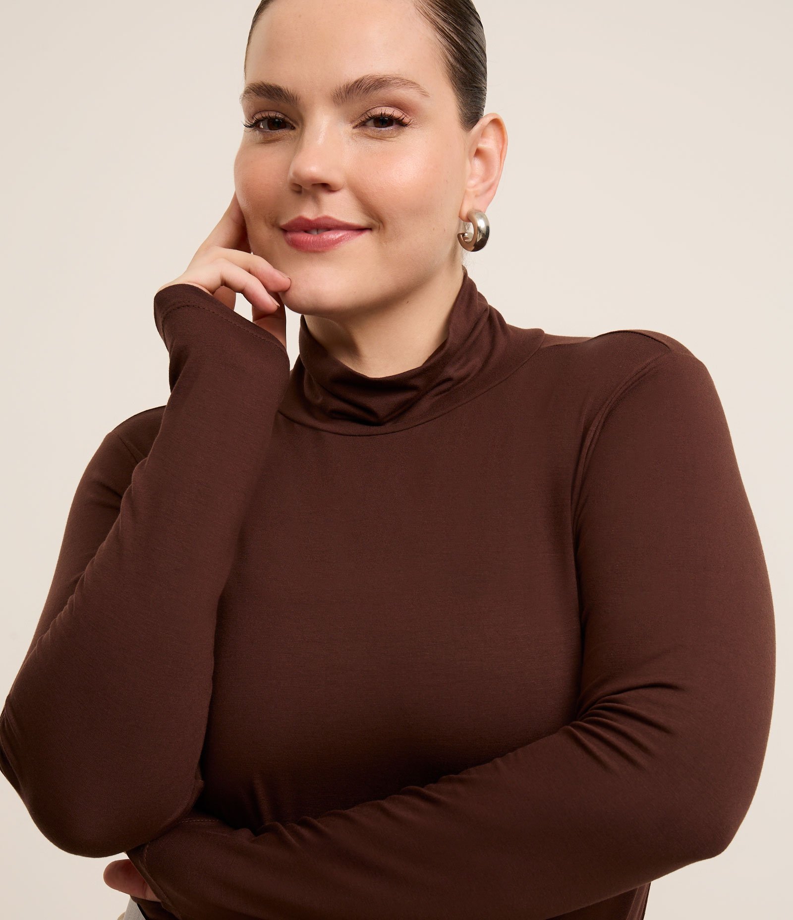 Blusa Gola Alta em Viscolycra Curve & Plus Size Marrom 1