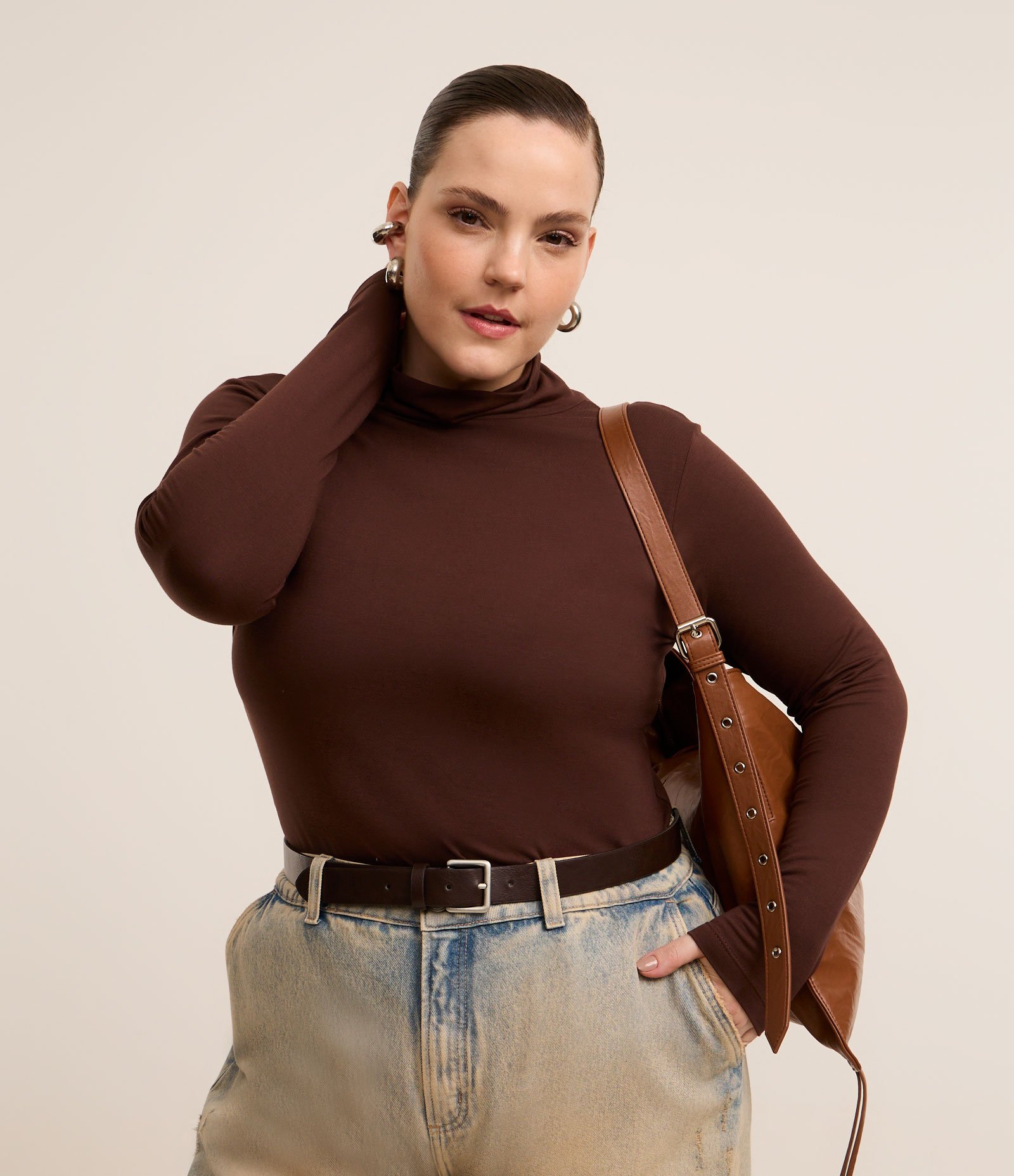 Blusa Gola Alta em Viscolycra Curve & Plus Size Marrom 2