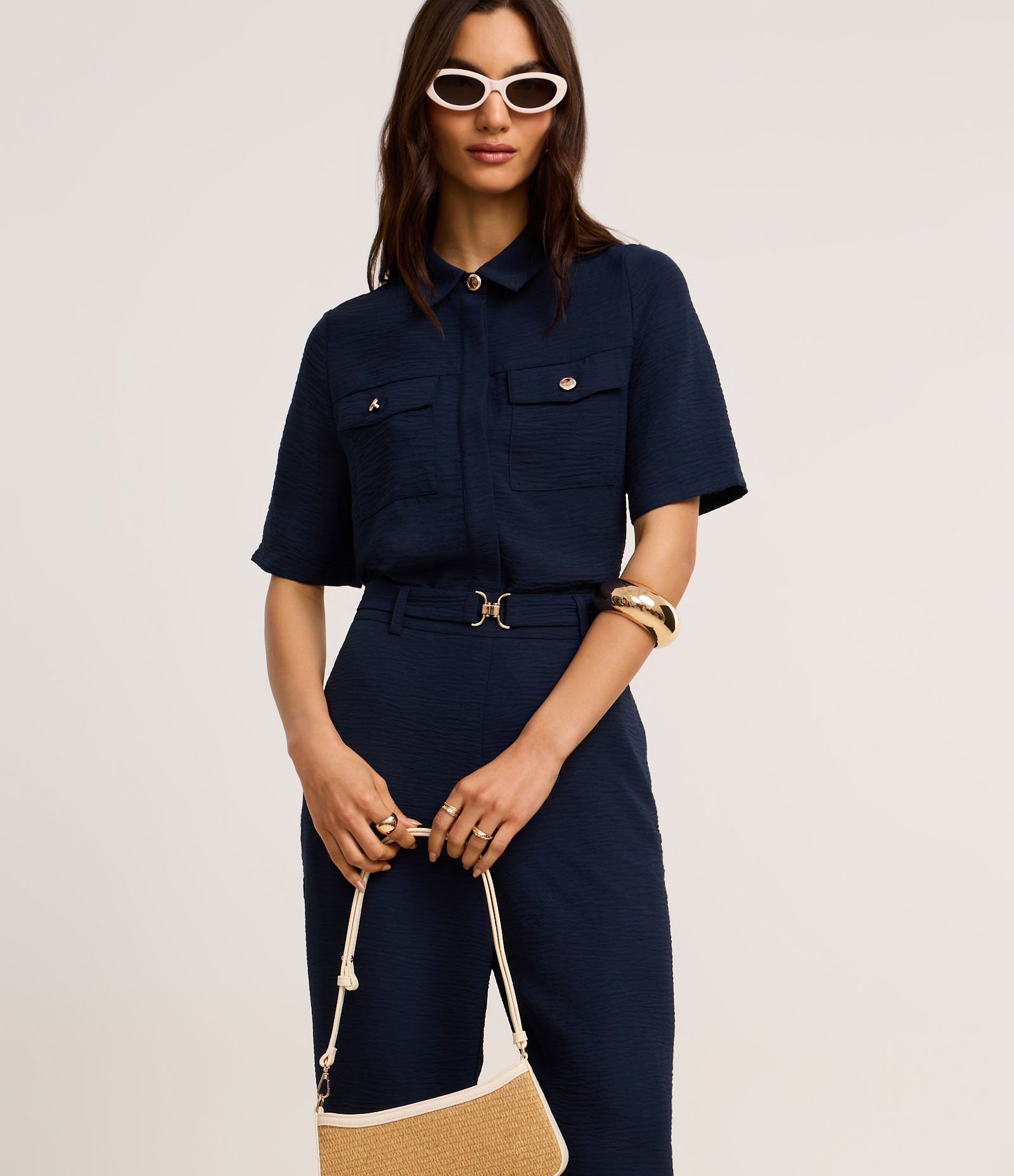 Calça Cenoura Cintura Alta em Airflow com Fivelas Metalizadas Azul 2