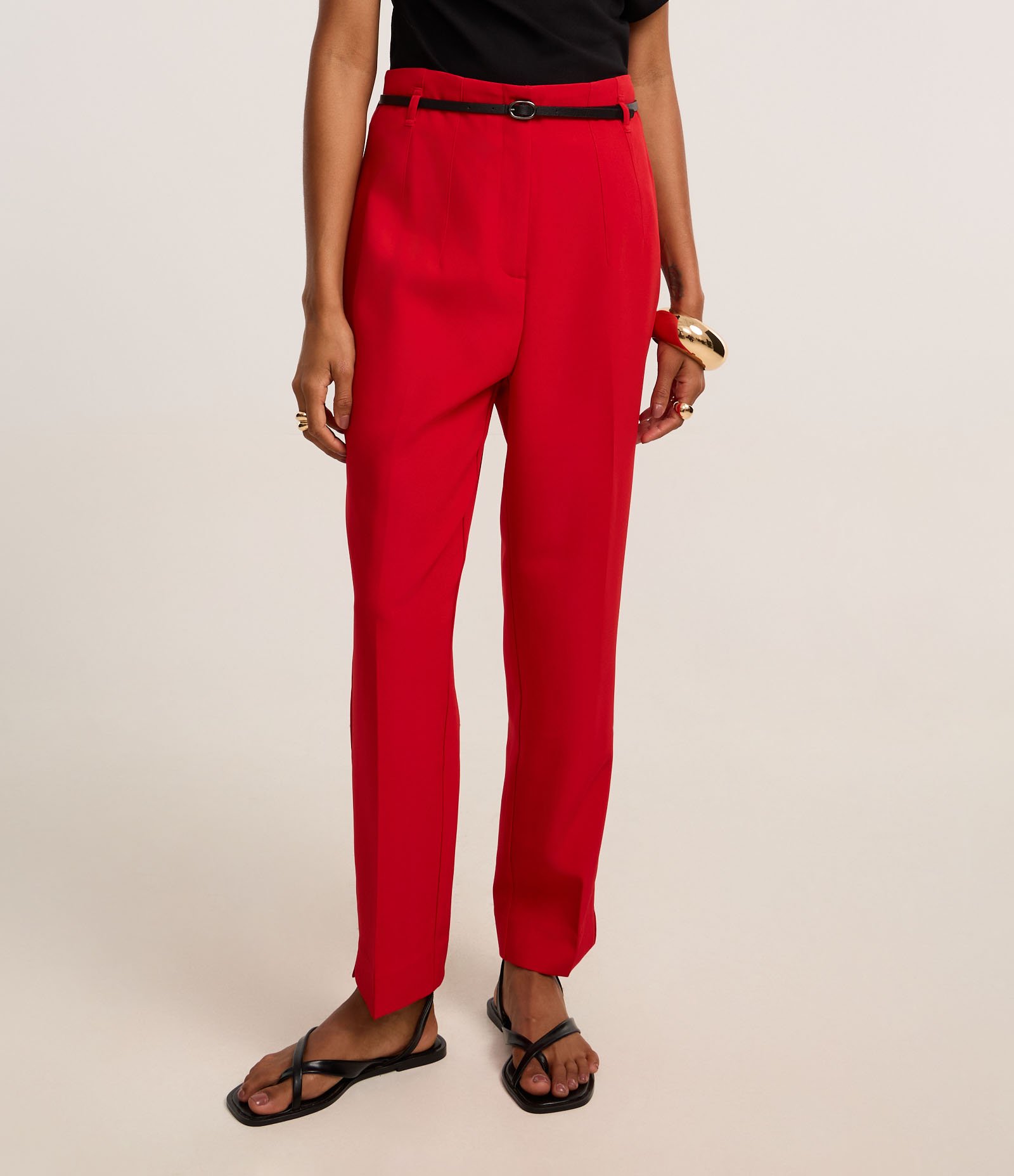 Calça Cenoura Alfaiatada com Cinto Fivela Vermelho 3