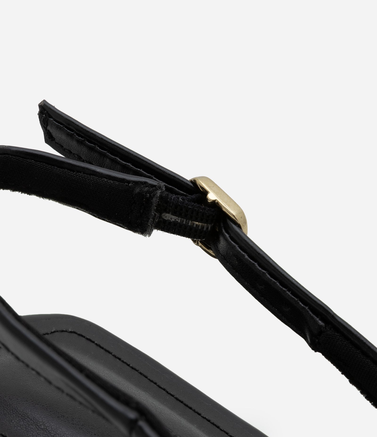 Sapato Slingback com Detalhe Bold Preto 4