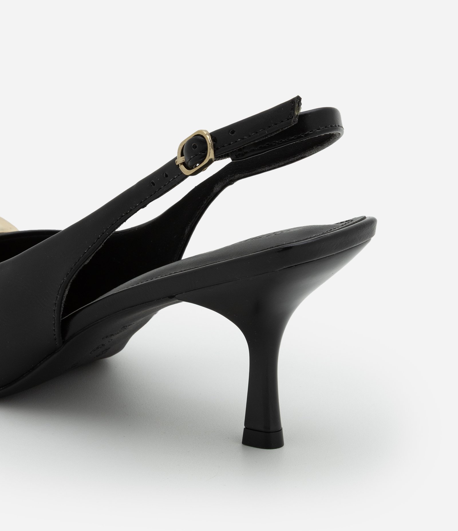 Sapato Slingback com Detalhe Bold Preto 5