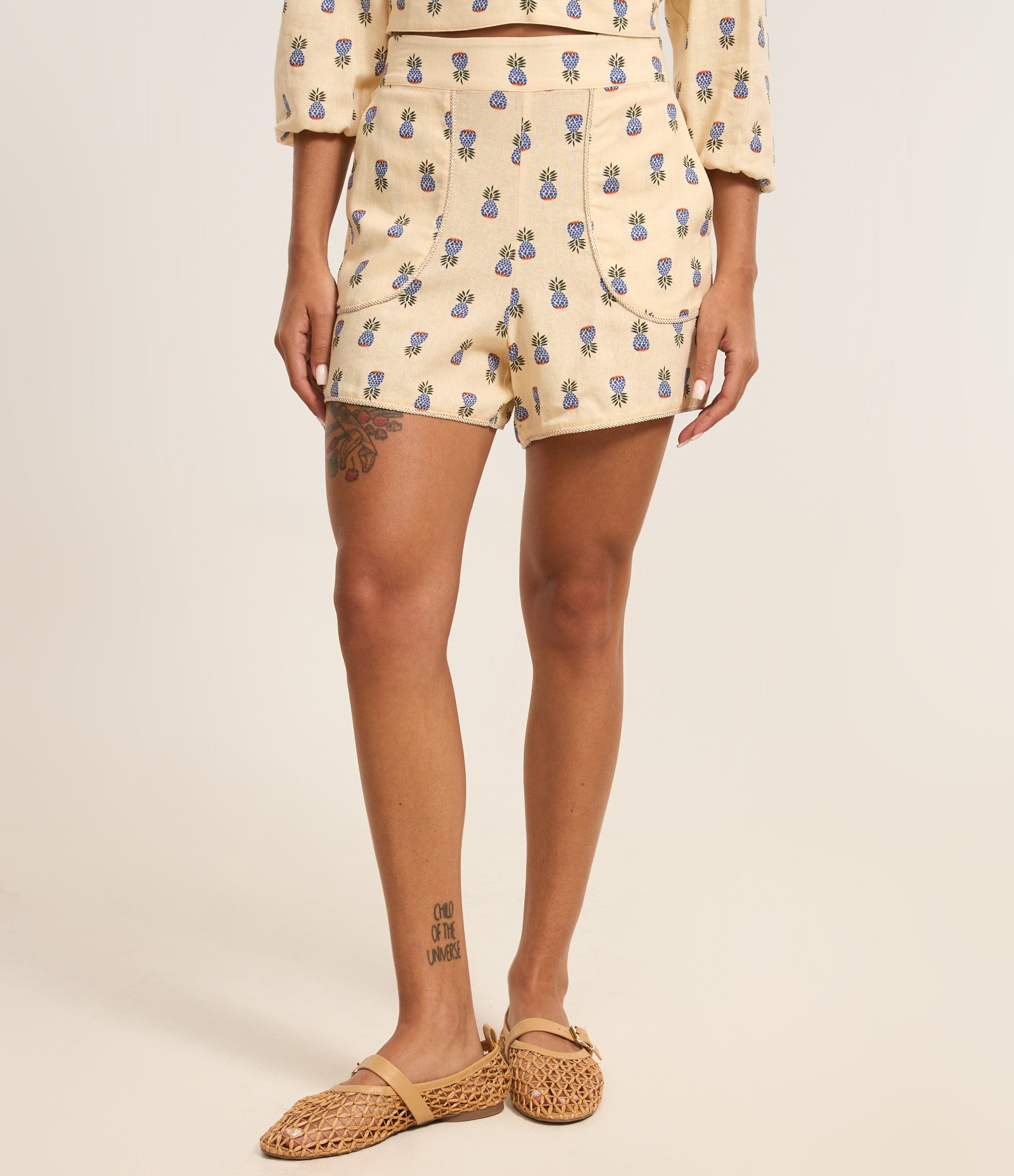 Short em Viscolinho com Cintura Alta Estampa de Abacaxi Creme 3