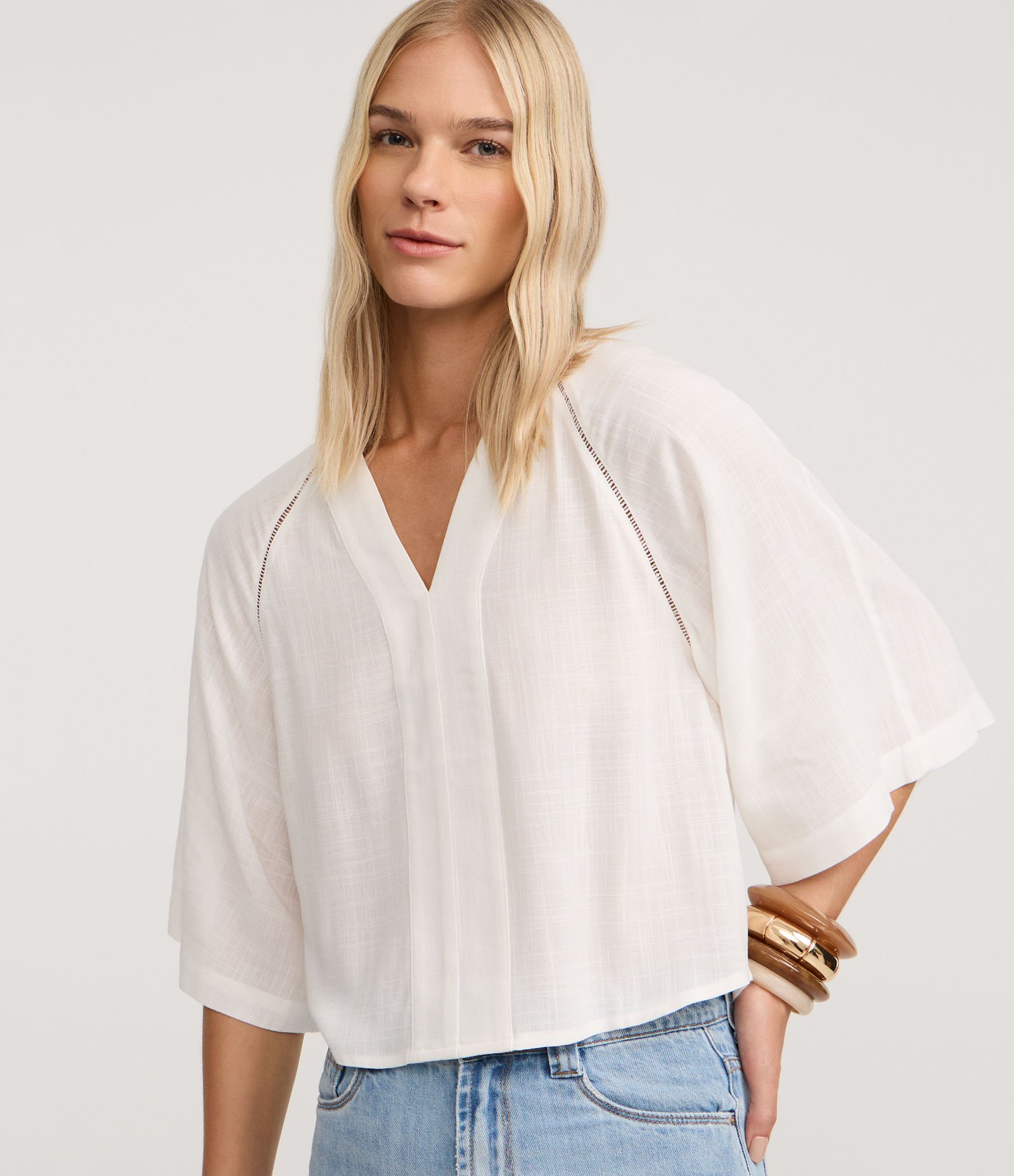 Blusa em Viscose com Entremeio e Manga Ampla Branco 1