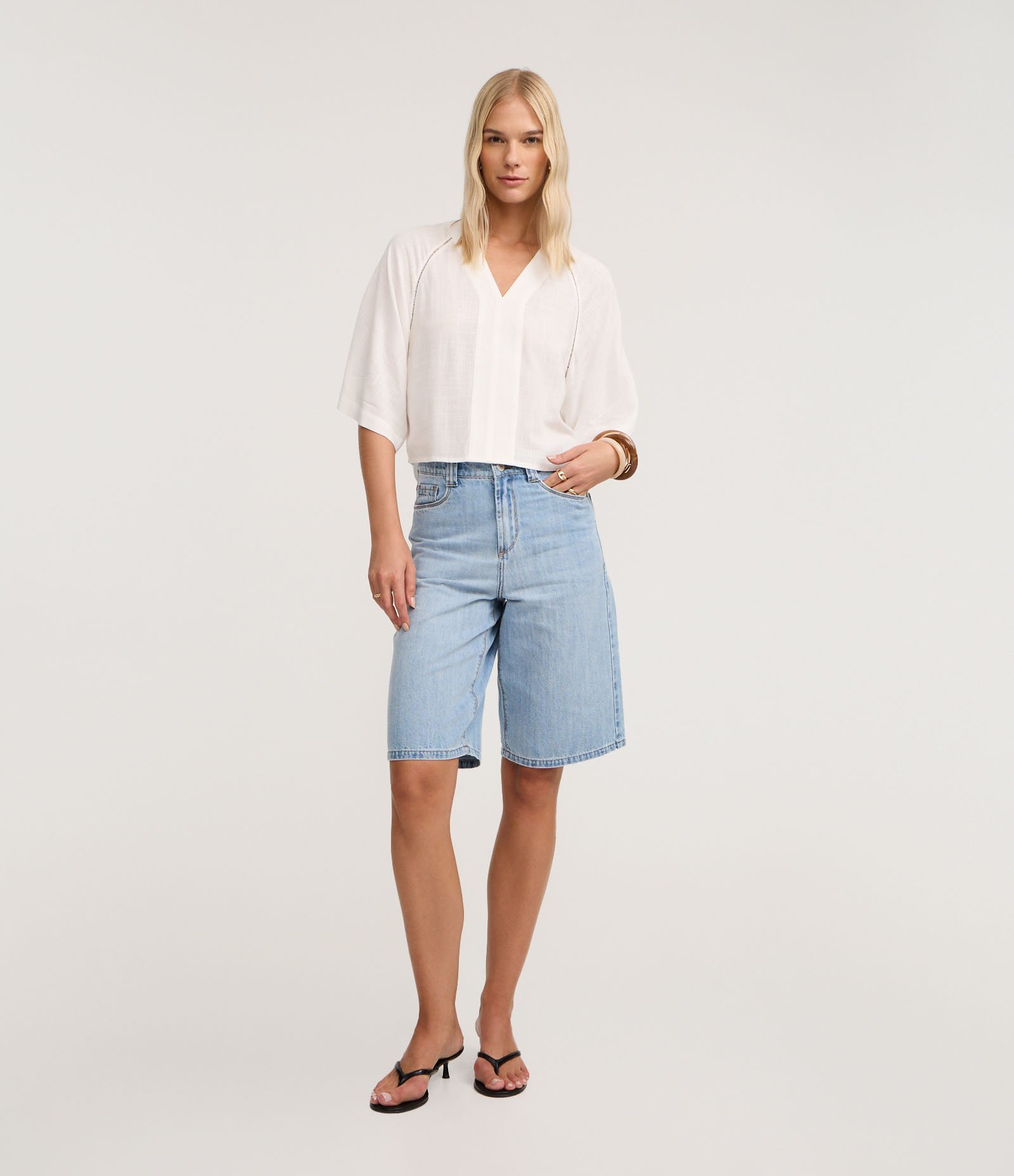 Blusa em Viscose com Entremeio e Manga Ampla Branco 2