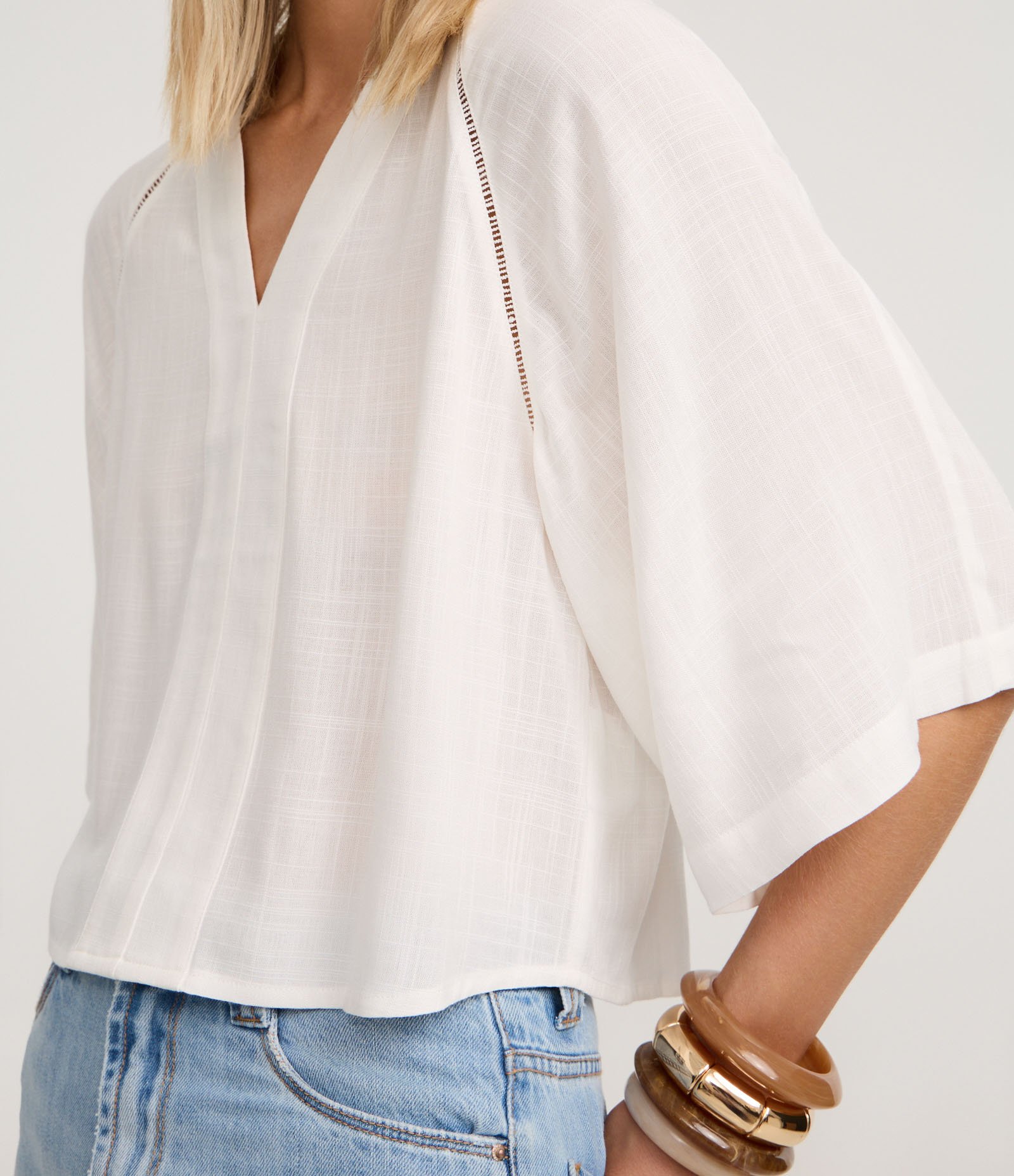 Blusa em Viscose com Entremeio e Manga Ampla Branco 4