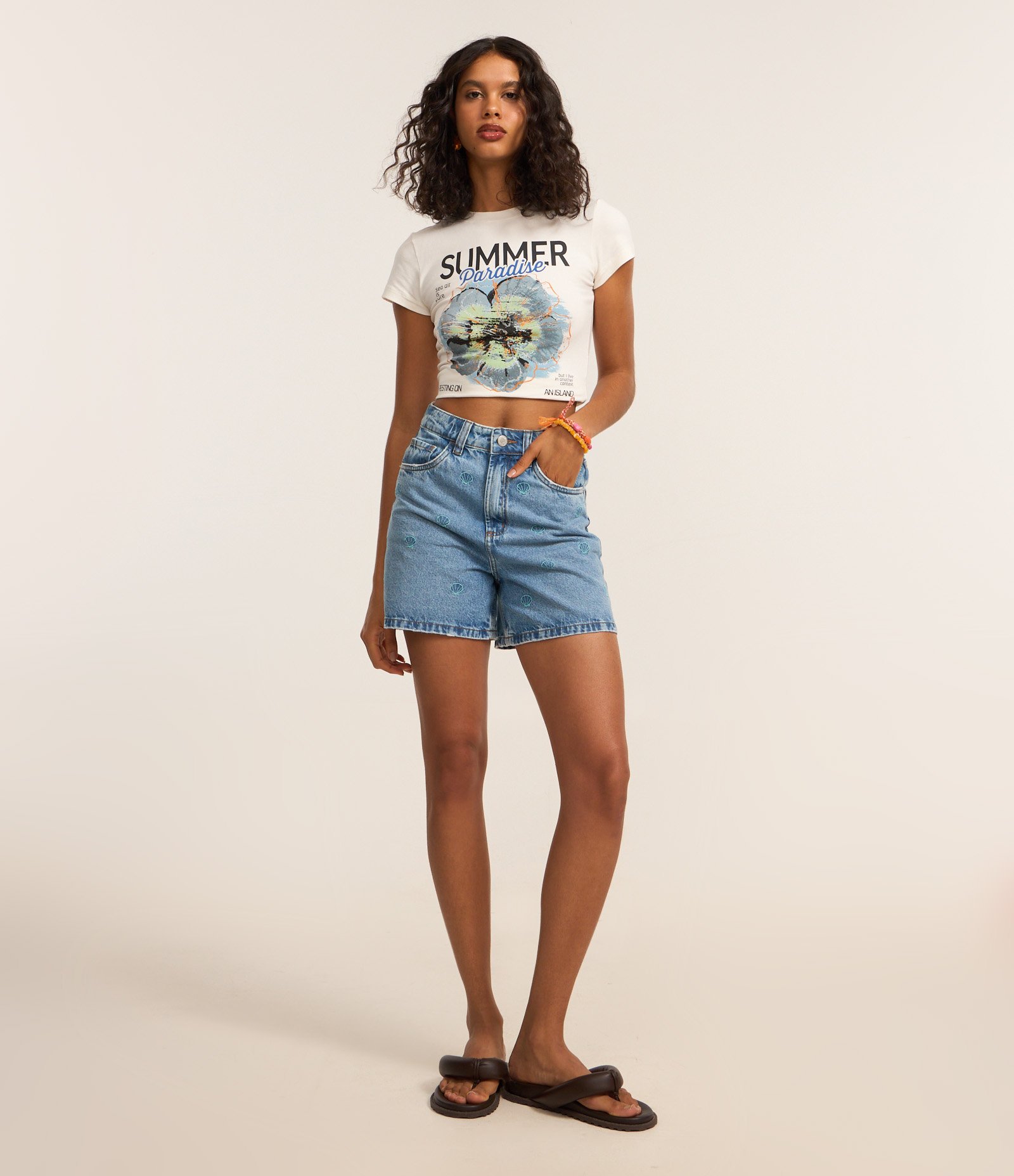 Short Mom em Jeans com Bordado de Conchinhas Azul 1