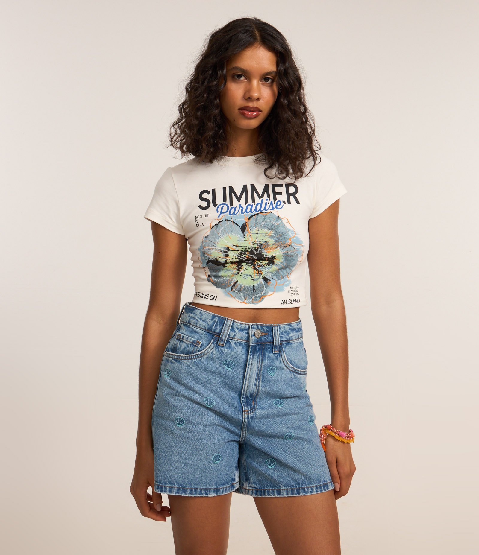Short Mom em Jeans com Bordado de Conchinhas Azul 2