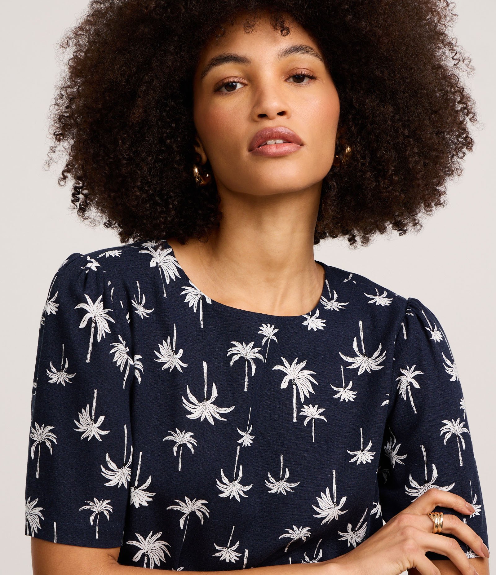 Blusa em Viscolinho com Estampa Coqueiros Azul Marinho 3