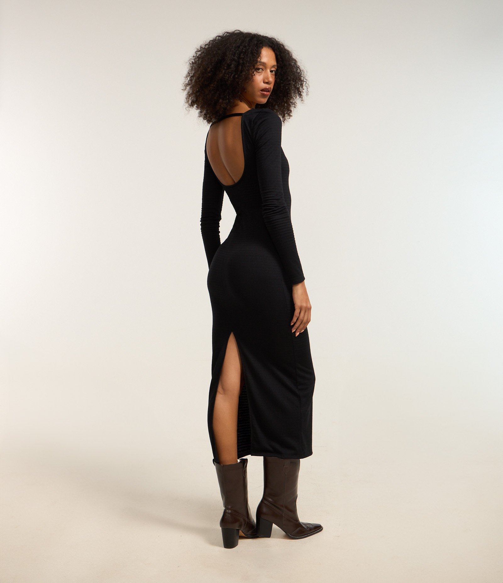 Vestido New Midi em Ribana Canelada com Fenda Preto 2
