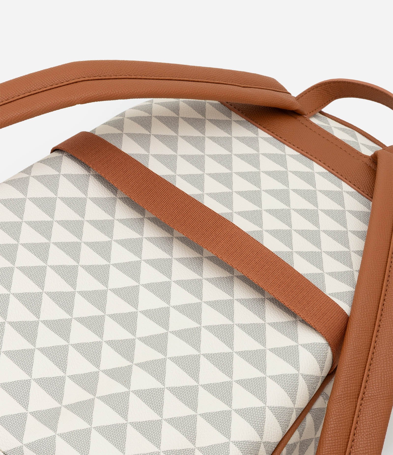 Mochila em PU com Estampa Triângulo e Bolso Frontal Off White 3